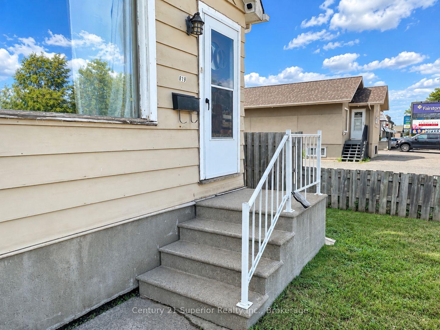 Photo 5 of 819 May Street N, Thunder Bay, McKeller Park — HOMEH