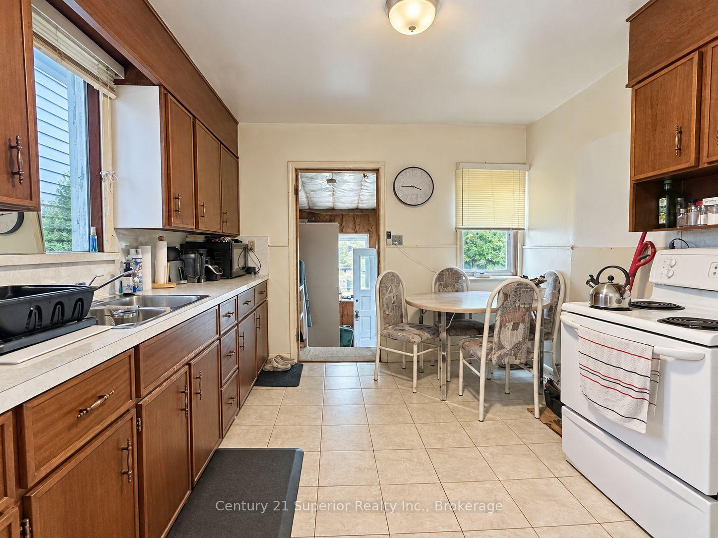 Photo 13 of 819 May Street N, Thunder Bay, McKeller Park — HOMEH