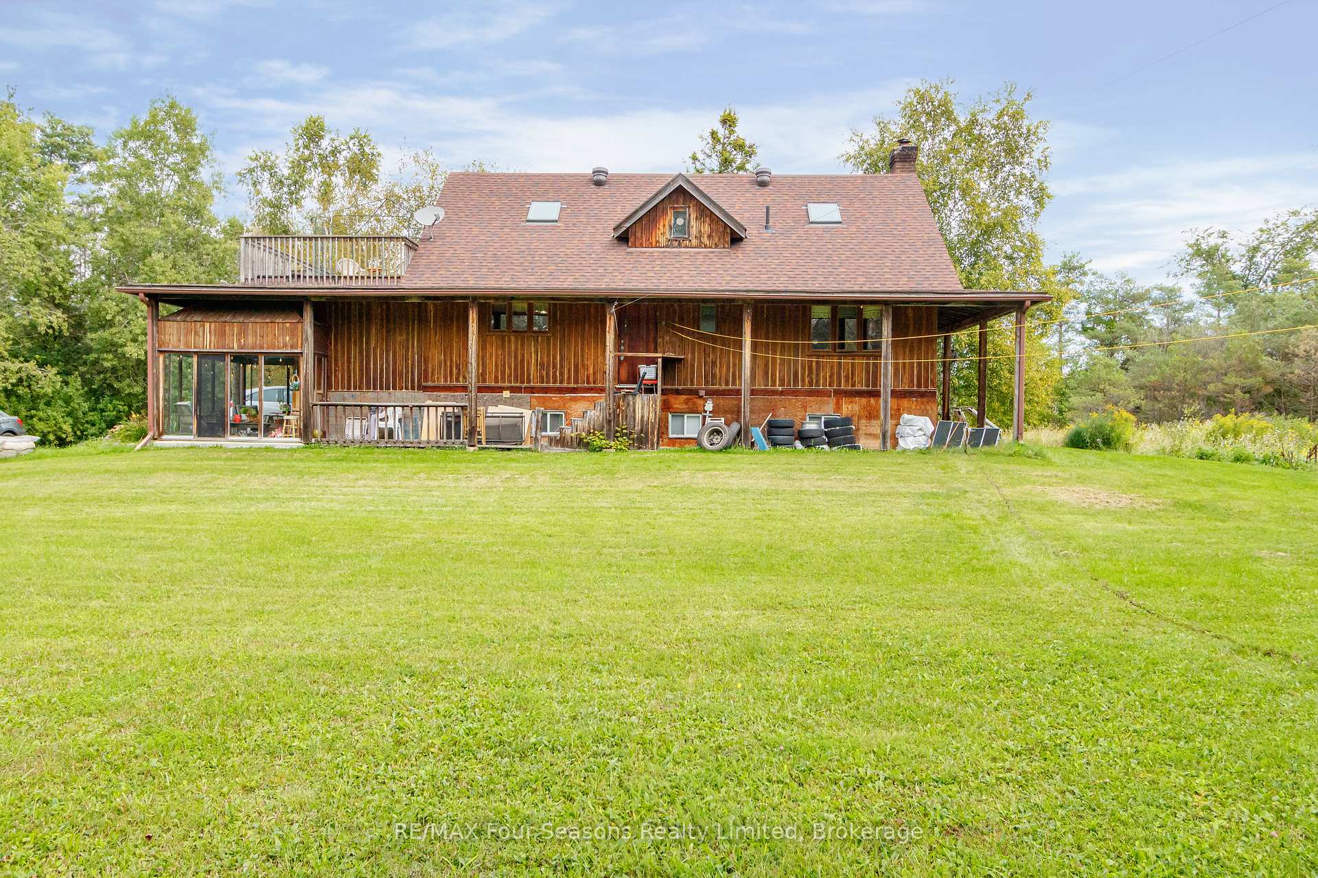 Photo 3 of 1040 15/16 Sunnidale Side Road S, Clearview, Rural Clearview — HOMEH