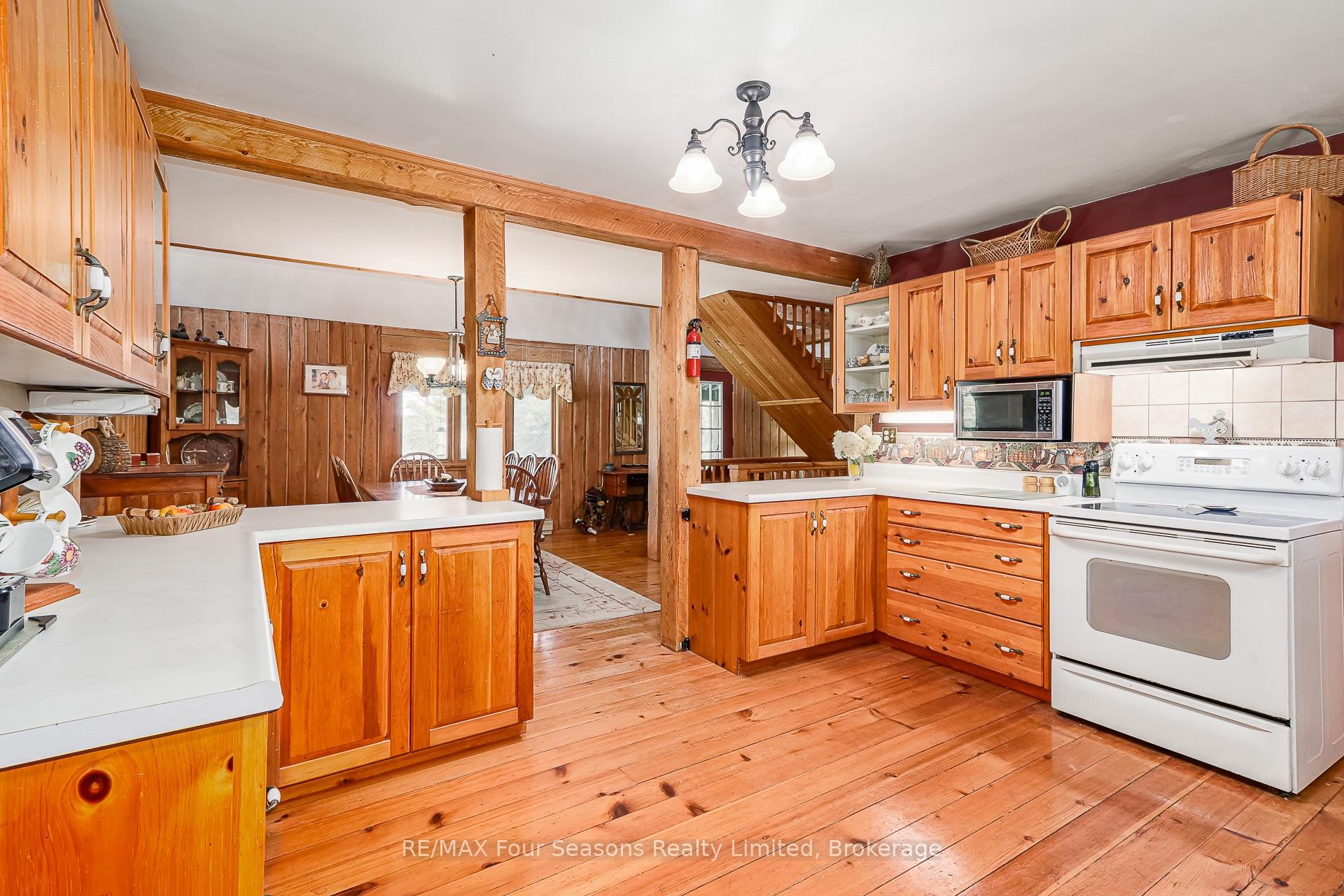 Photo 9 of 1040 15/16 Sunnidale Side Road S, Clearview, Rural Clearview — HOMEH
