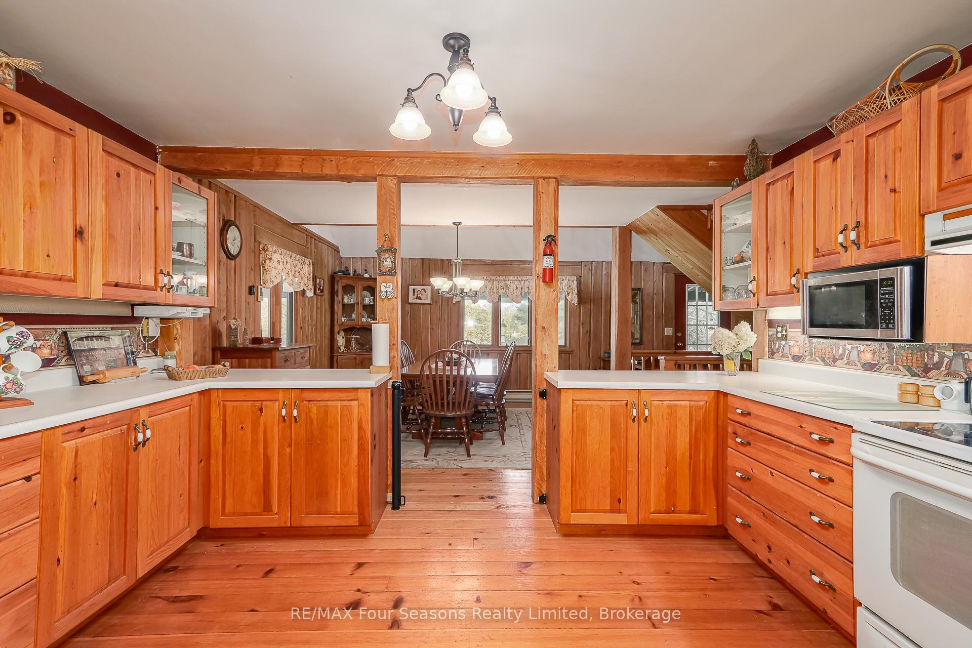 Photo 10 of 1040 15/16 Sunnidale Side Road S, Clearview, Rural Clearview — HOMEH