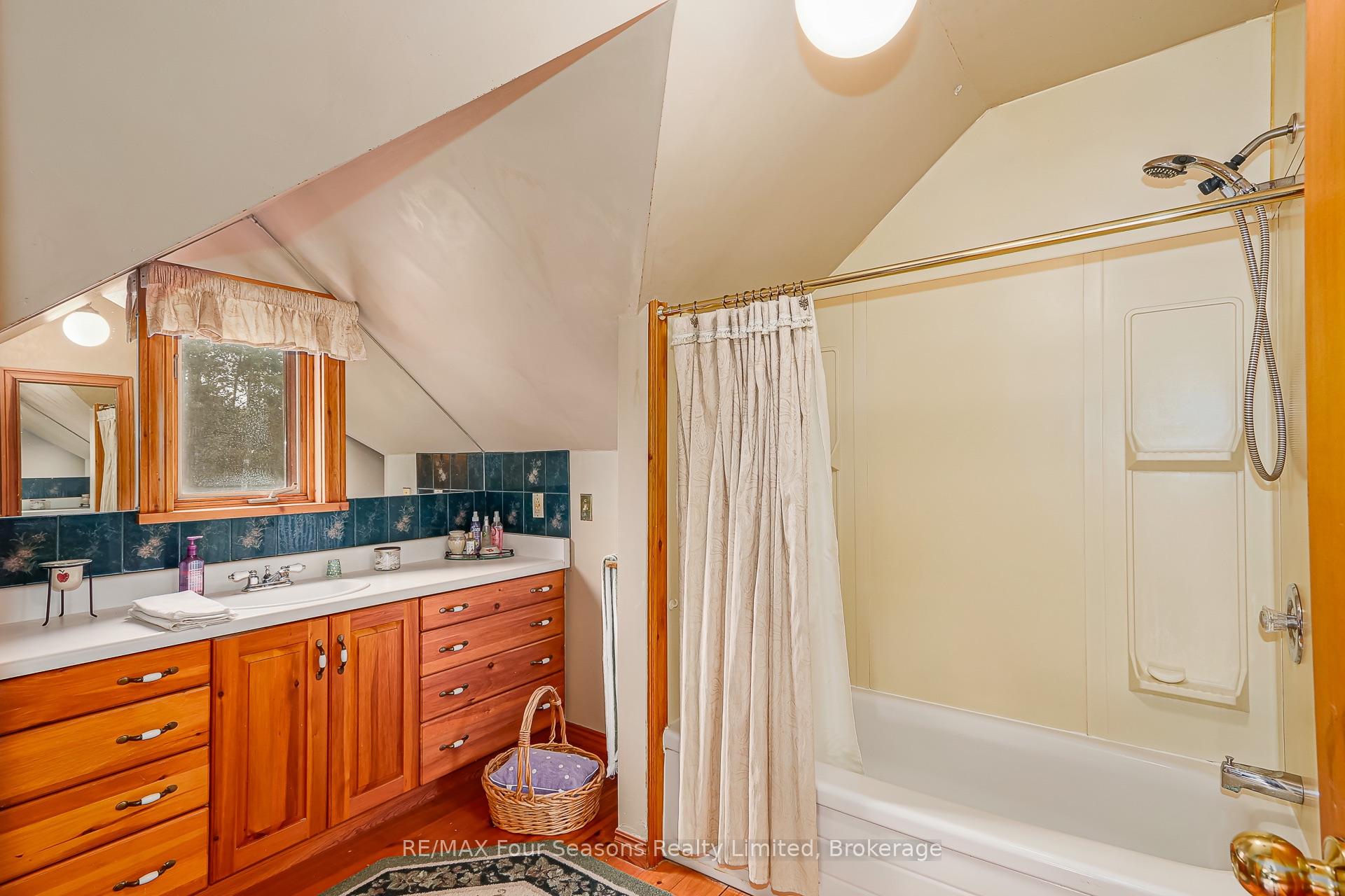 Photo 26 of 1040 15/16 Sunnidale Side Road S, Clearview, Rural Clearview — HOMEH