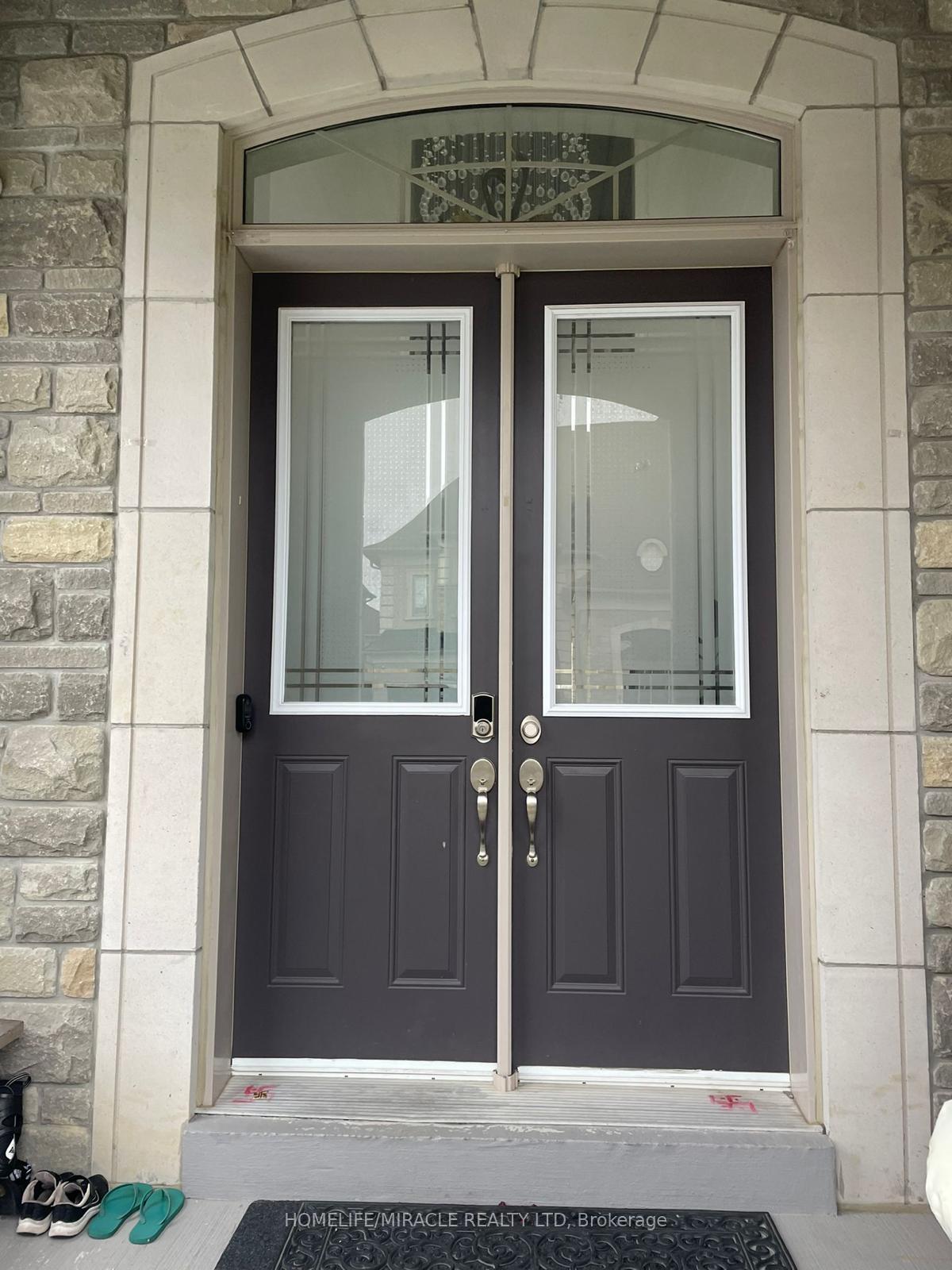 Photo 3 of 11 Hertonia Street, Brampton, Toronto Gore Rural Estate — HOMEH