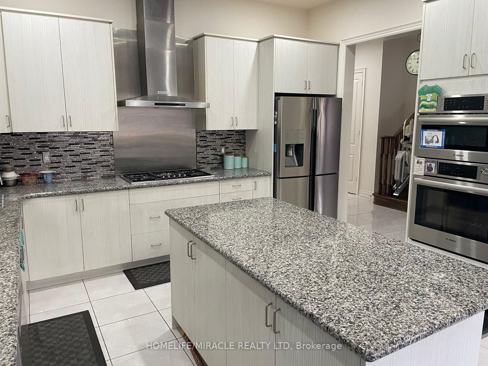 Photo 14 of 11 Hertonia Street, Brampton, Toronto Gore Rural Estate — HOMEH