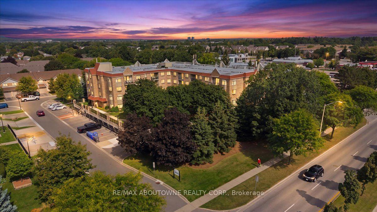 Photo 2 of Unit 203, 3499 Upper Middle Road, Burlington, Headon — HOMEH