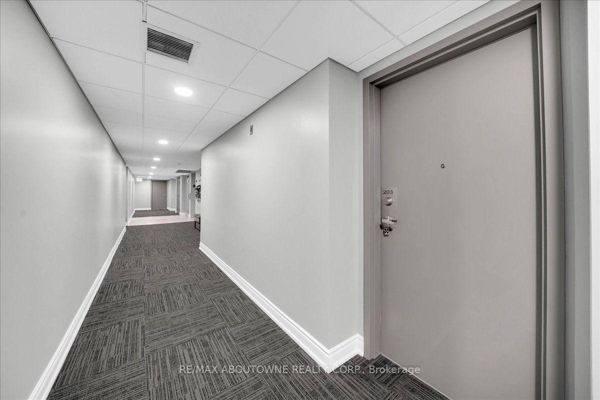 Photo 4 of Unit 203, 3499 Upper Middle Road, Burlington, Headon — HOMEH