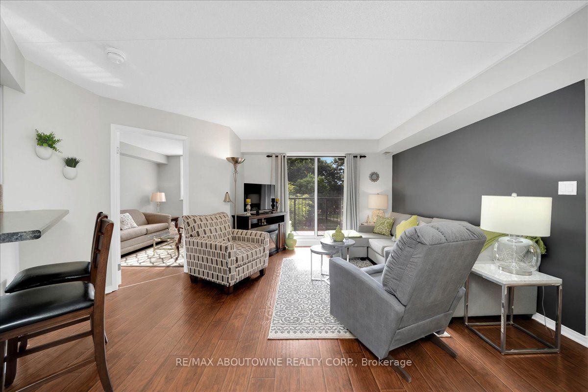 Photo 6 of Unit 203, 3499 Upper Middle Road, Burlington, Headon — HOMEH
