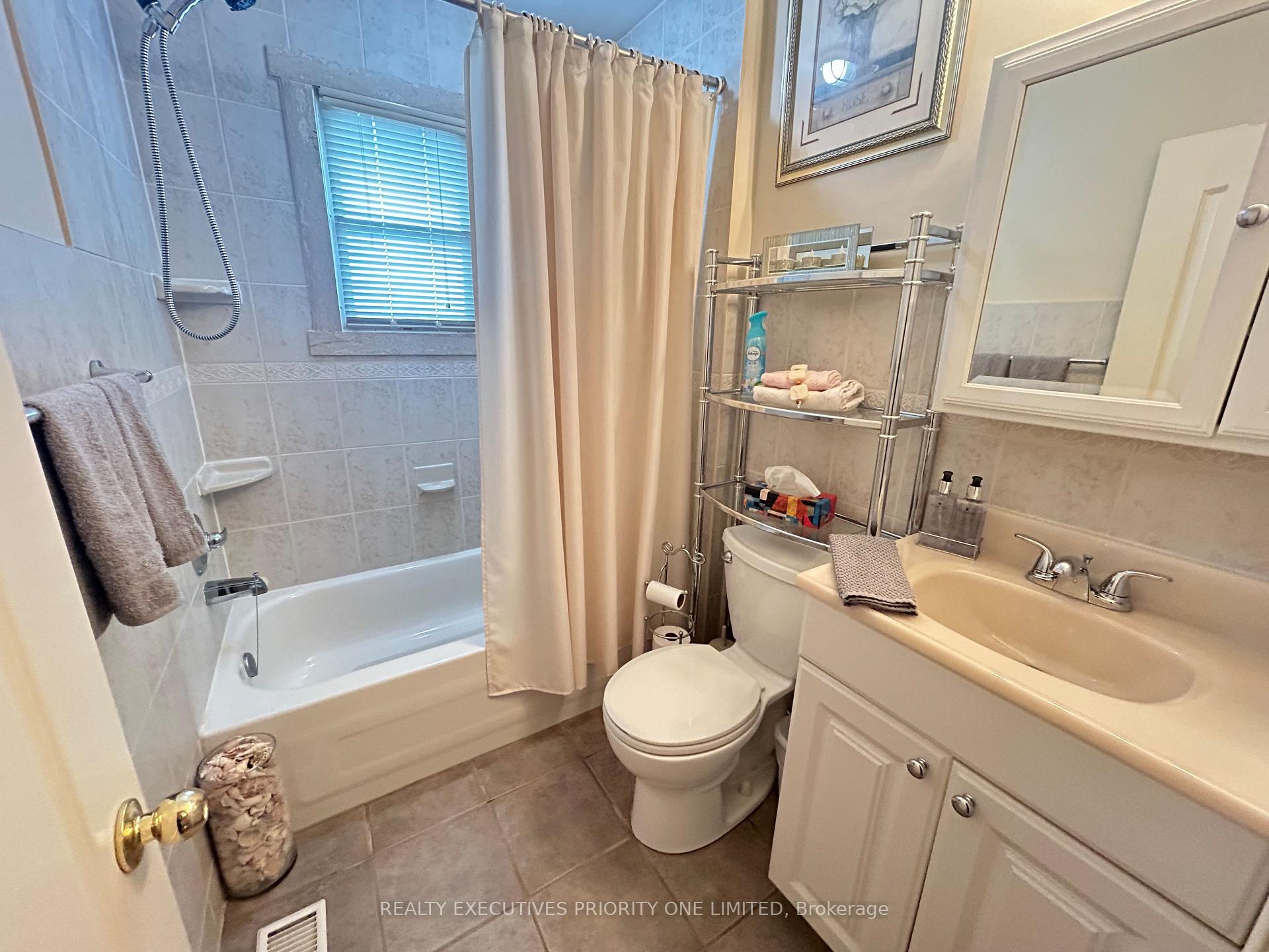 Photo 11 of 224 Caledonia Road, Toronto, Corso Italia-Davenport — HOMEH
