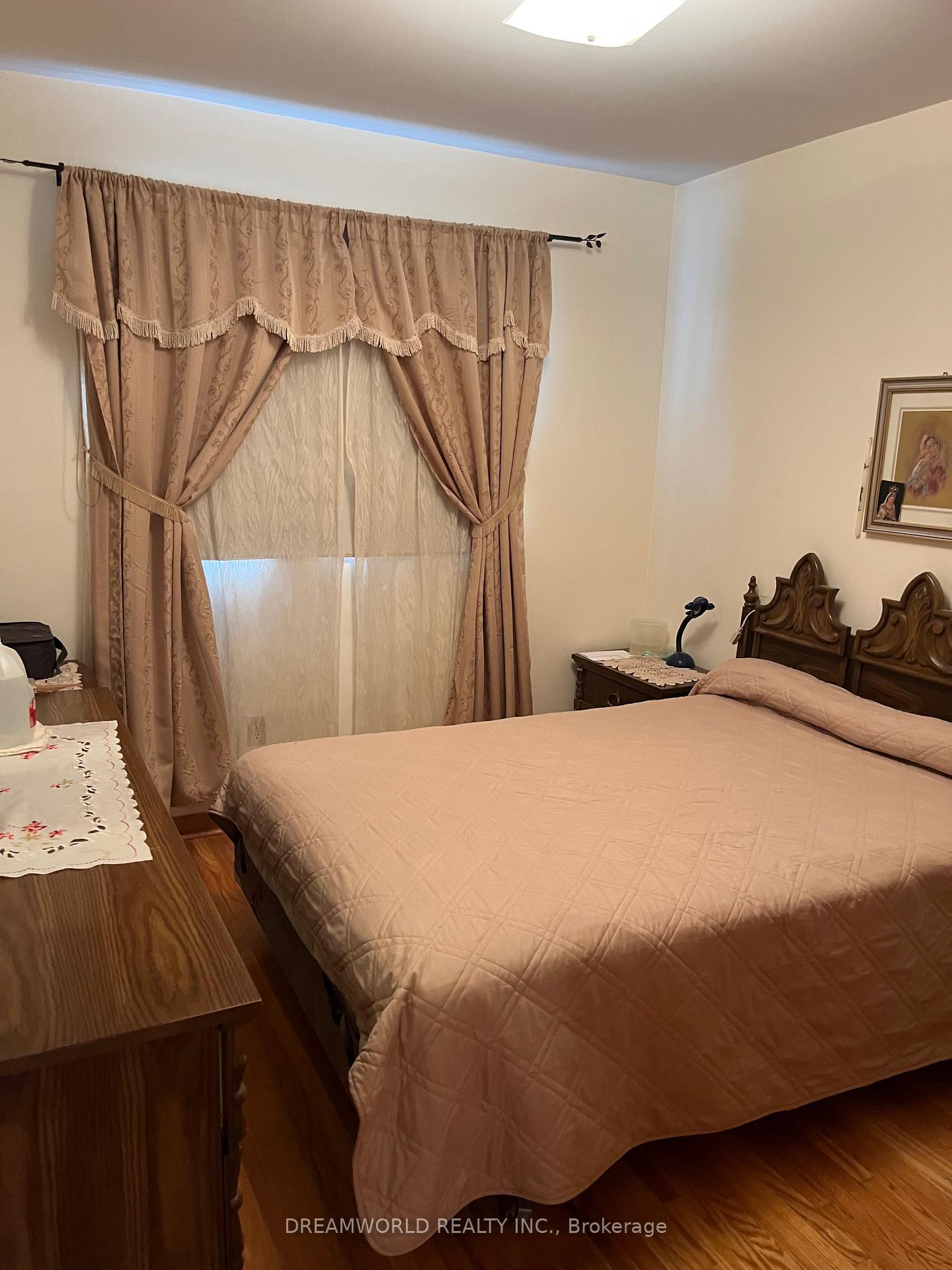 Photo 13 of 86 Arleta Avenue, North York, Glenfield-Jane Heights — HOMEH