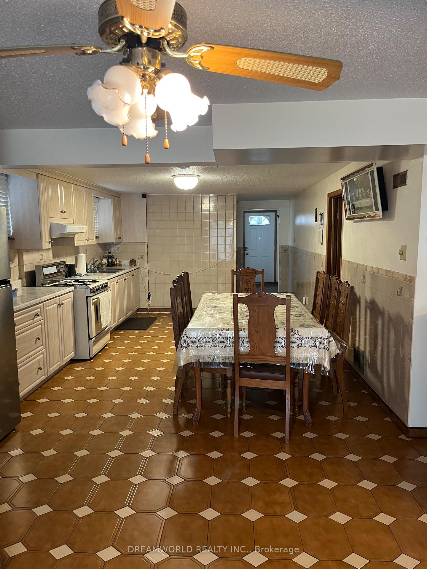 Photo 19 of 86 Arleta Avenue, North York, Glenfield-Jane Heights — HOMEH