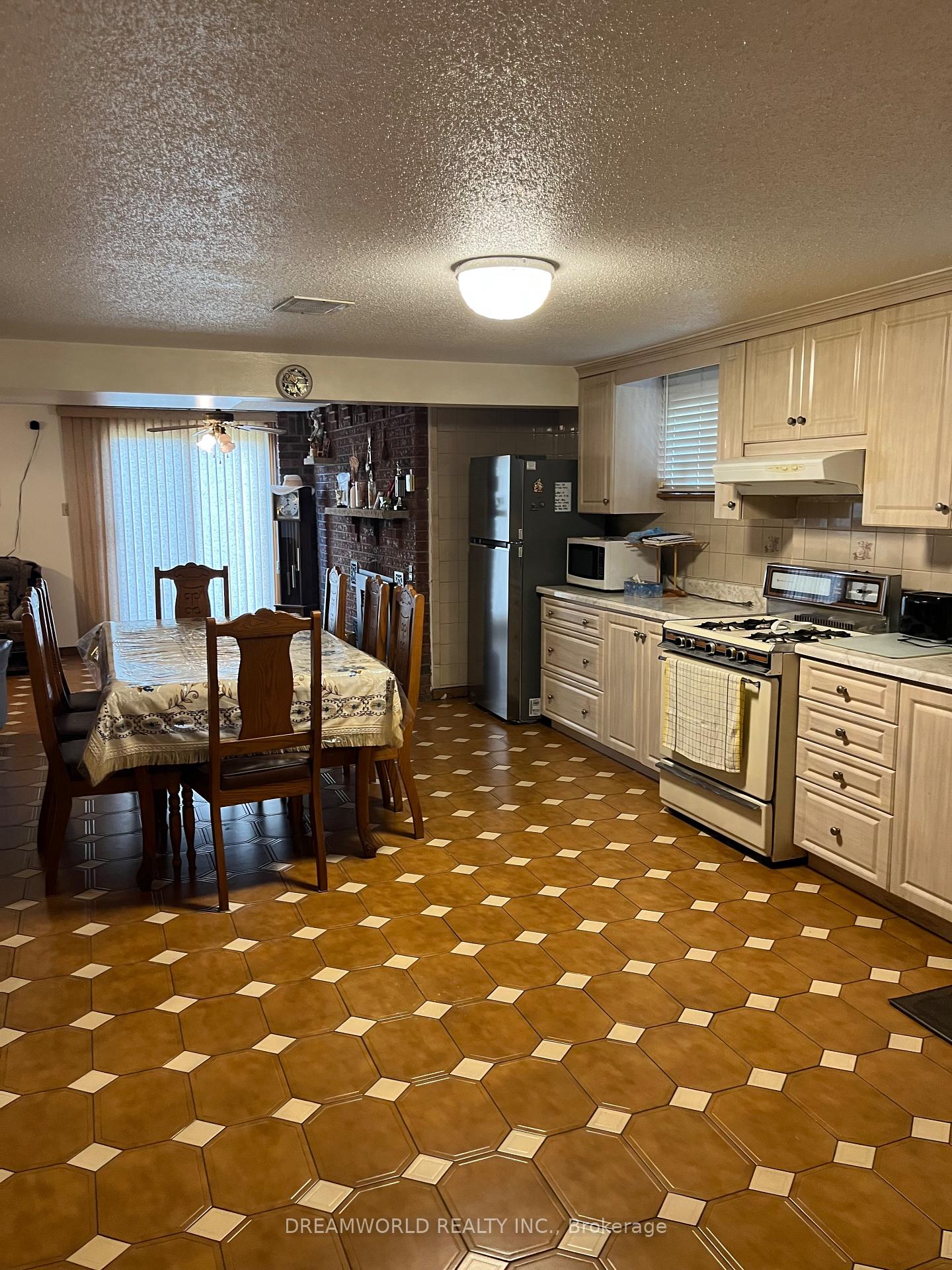 Photo 20 of 86 Arleta Avenue, North York, Glenfield-Jane Heights — HOMEH