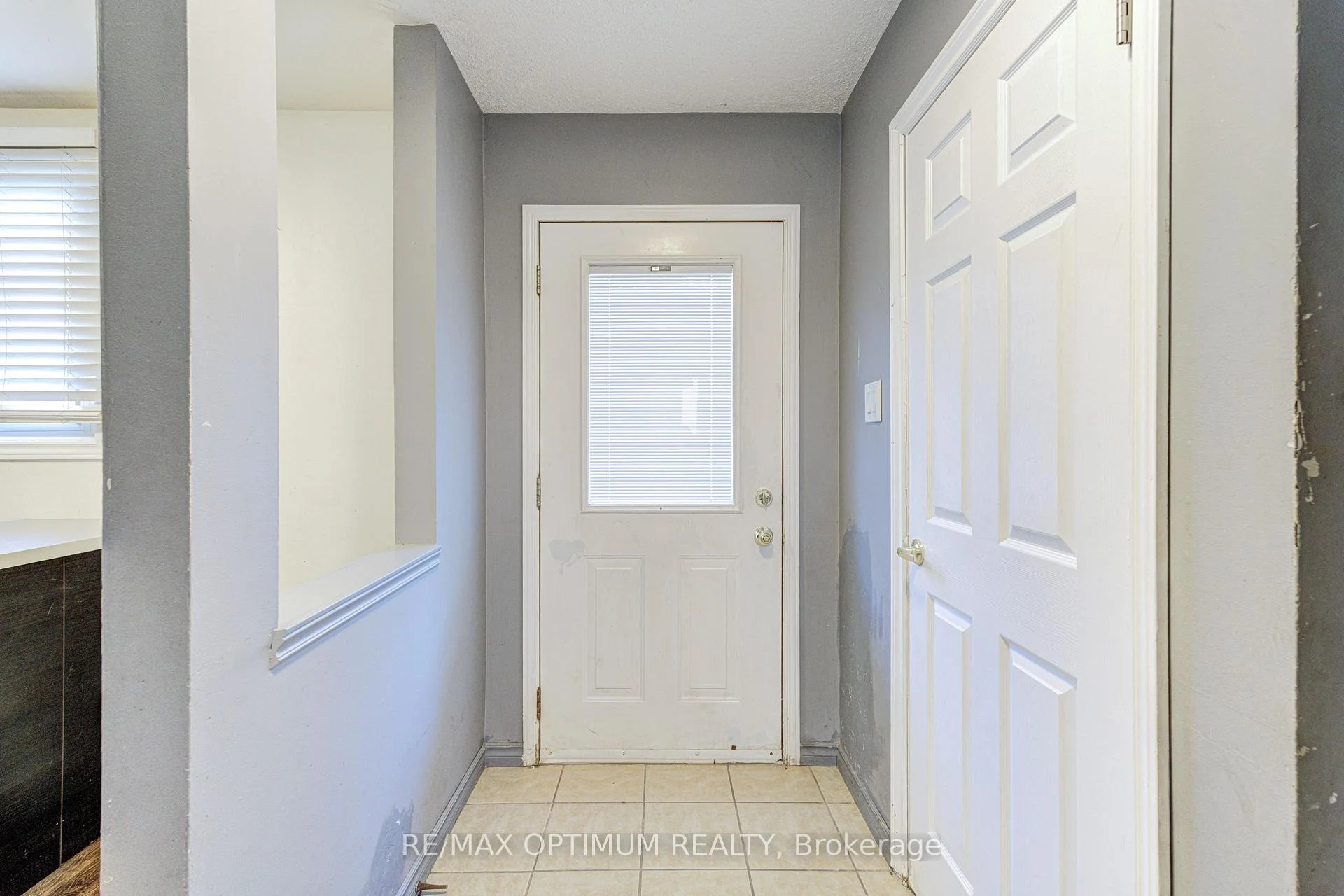 Photo 5 of Unit 17, 45 Hansen Road N, Brampton, Madoc — HOMEH