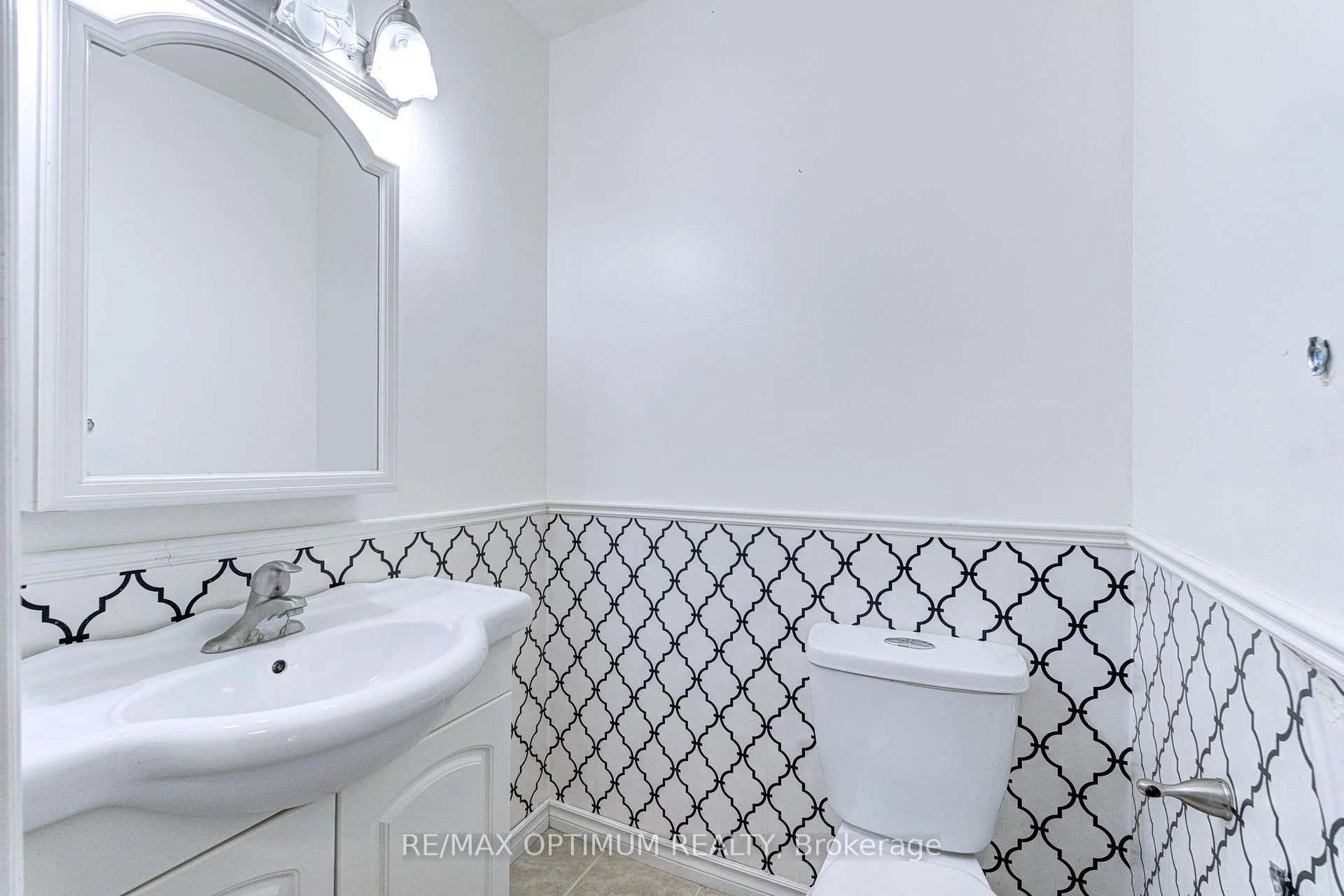 Photo 13 of Unit 17, 45 Hansen Road N, Brampton, Madoc — HOMEH