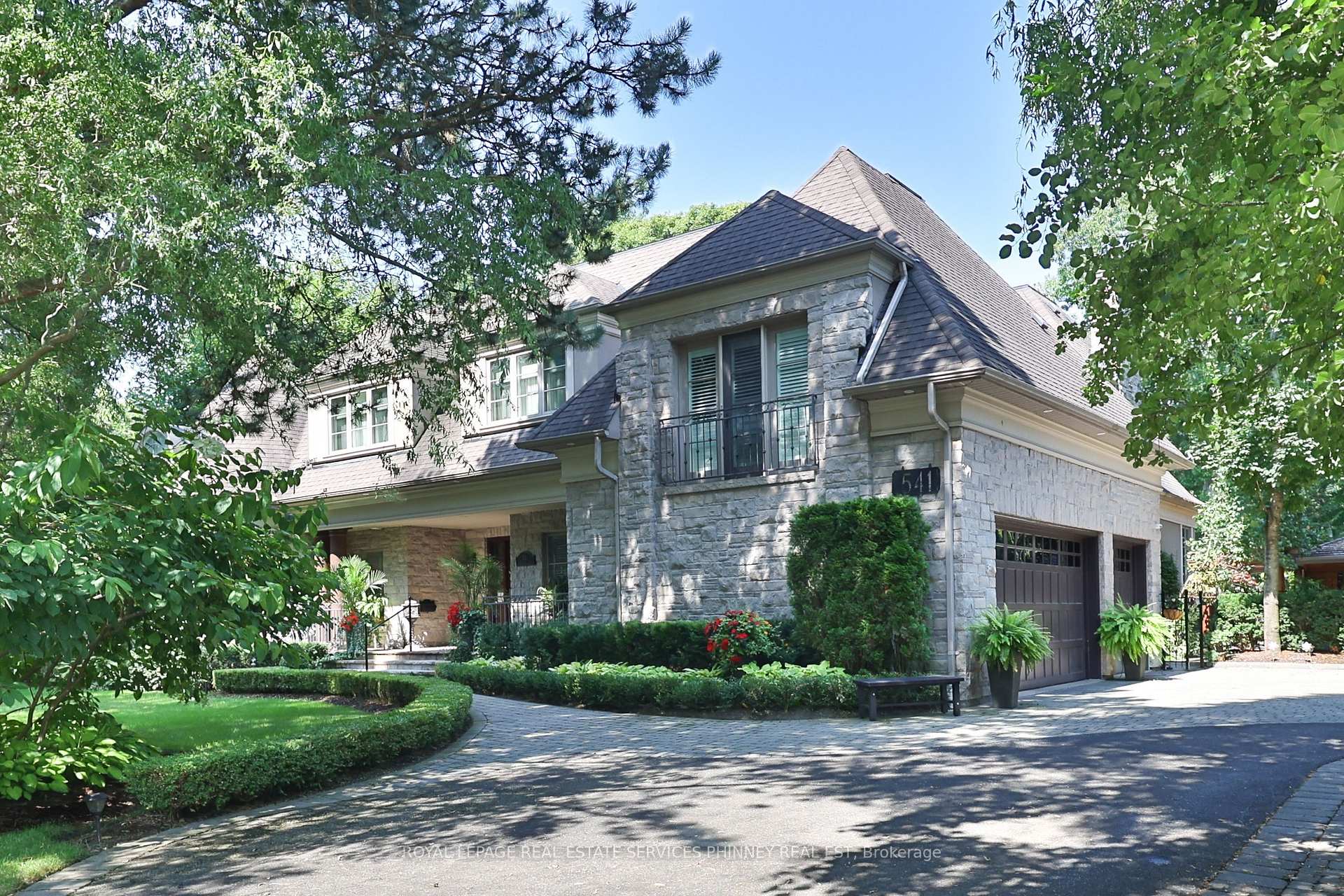 Photo 2 of 541 Arrowhead Road, Mississauga, Lorne Park — HOMEH