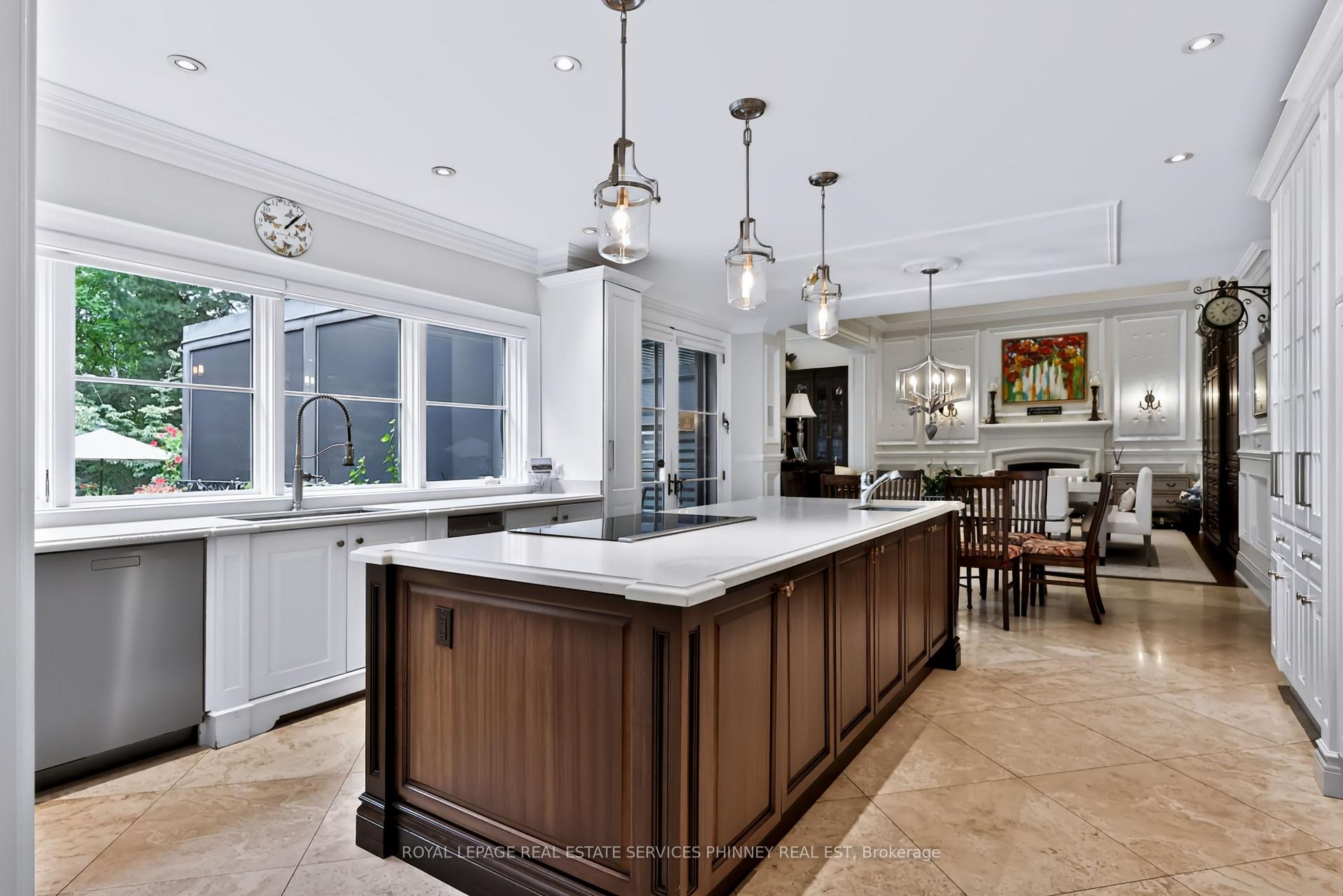 Photo 7 of 541 Arrowhead Road, Mississauga, Lorne Park — HOMEH