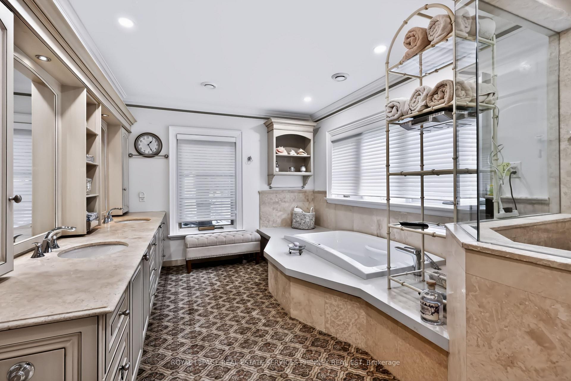 Photo 23 of 541 Arrowhead Road, Mississauga, Lorne Park — HOMEH