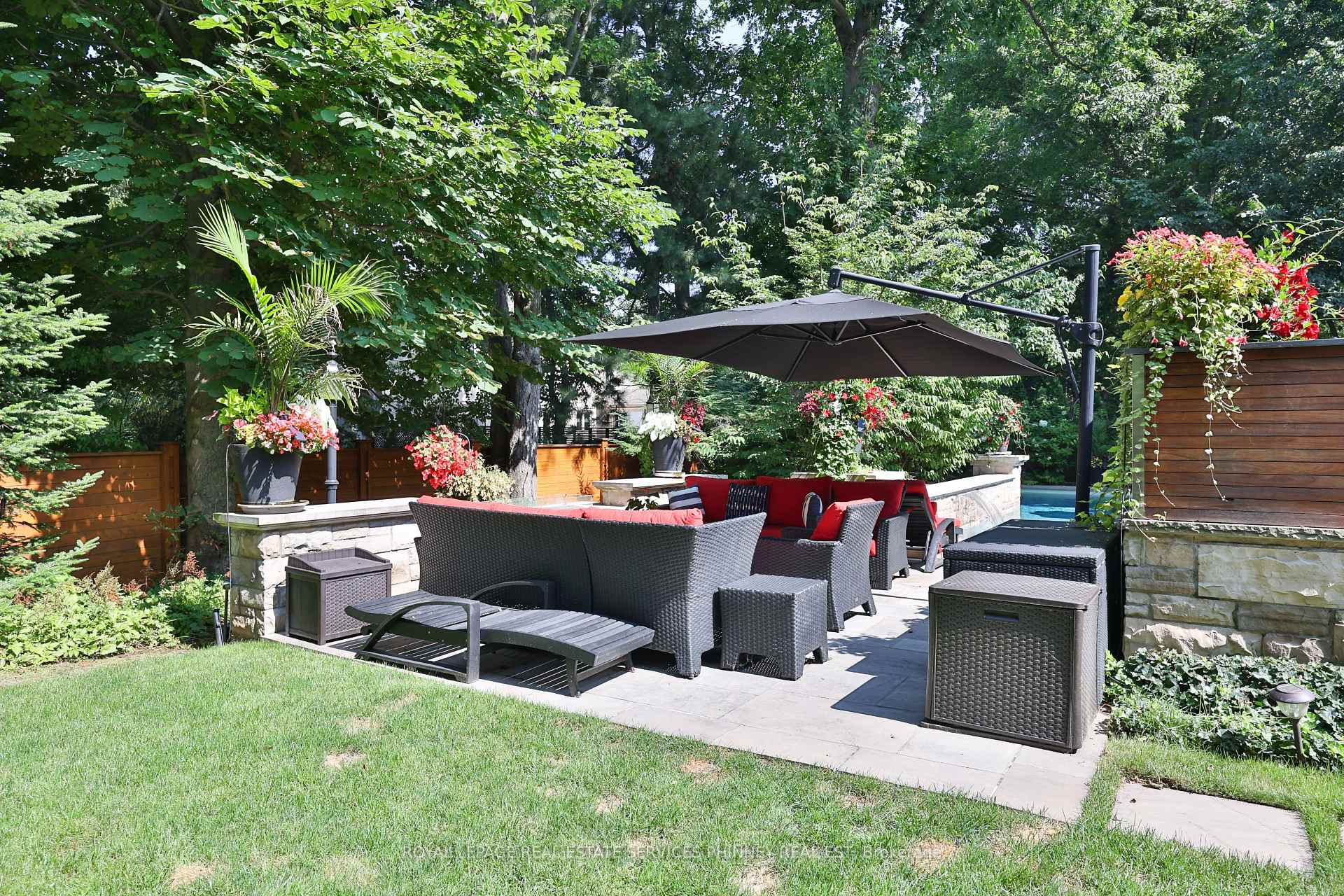 Photo 43 of 541 Arrowhead Road, Mississauga, Lorne Park — HOMEH