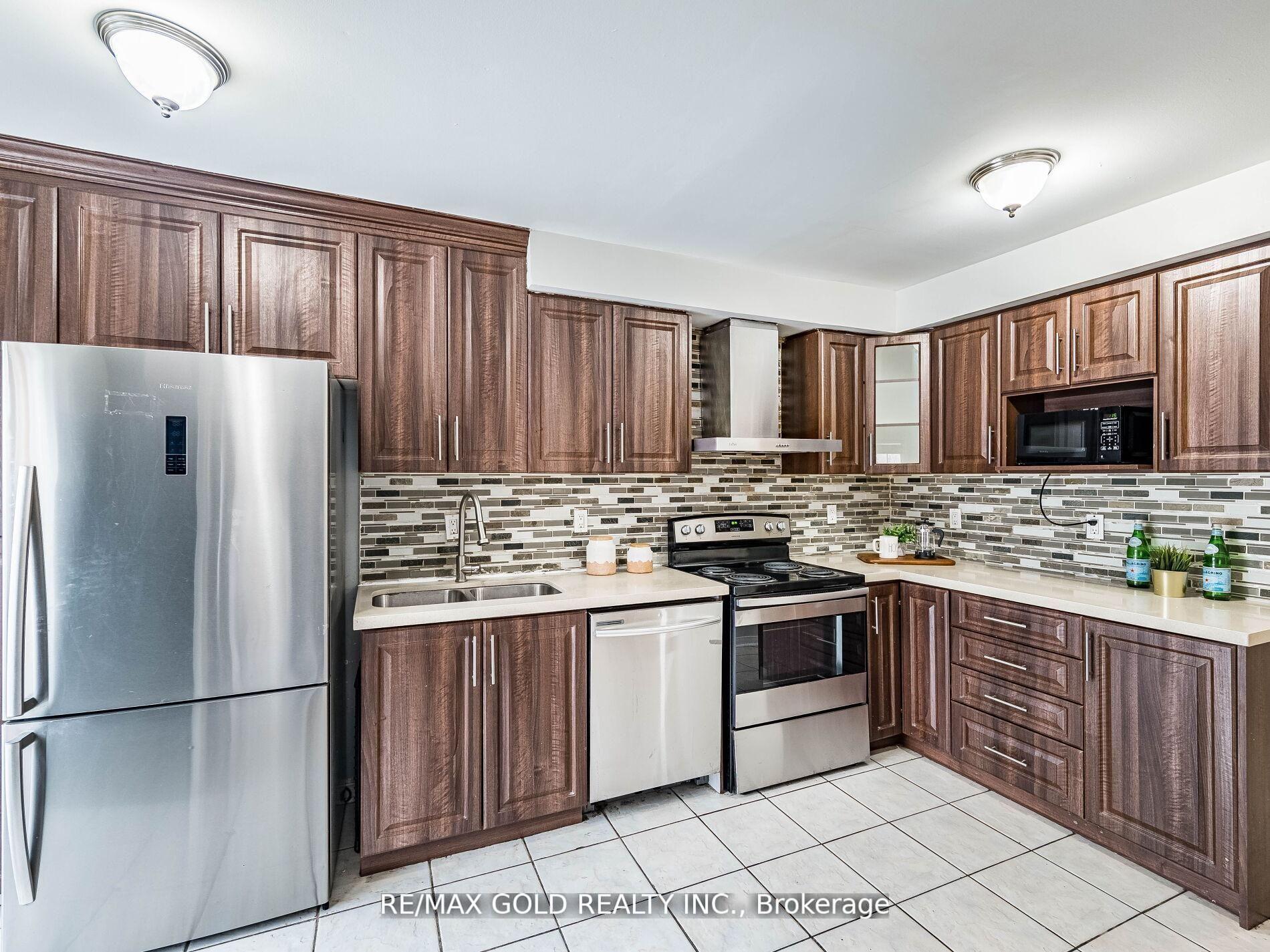 Photo 10 of 33 Fiddleneck Crescent, Brampton, Sandringham-Wellington — HOMEH