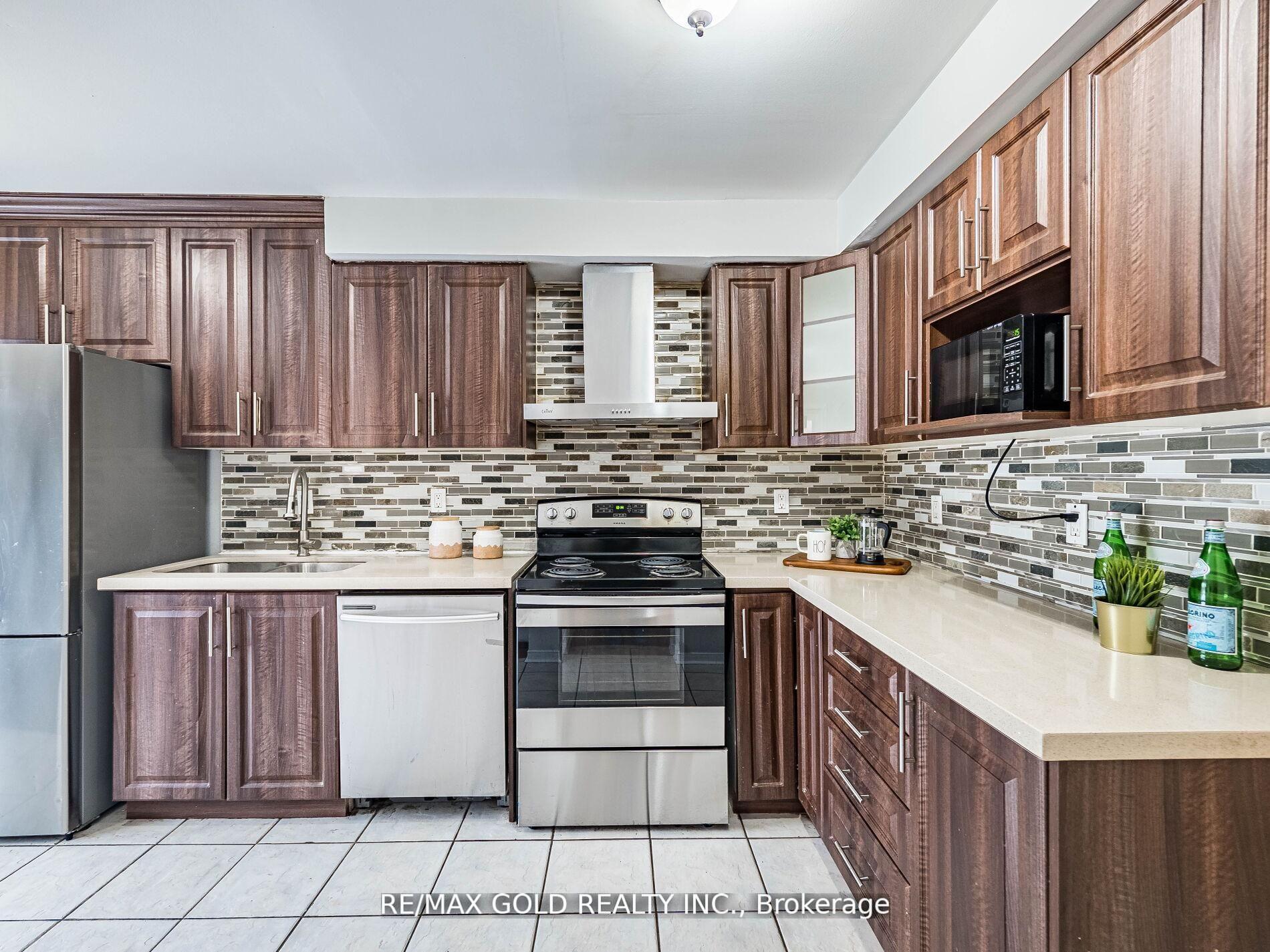 Photo 11 of 33 Fiddleneck Crescent, Brampton, Sandringham-Wellington — HOMEH