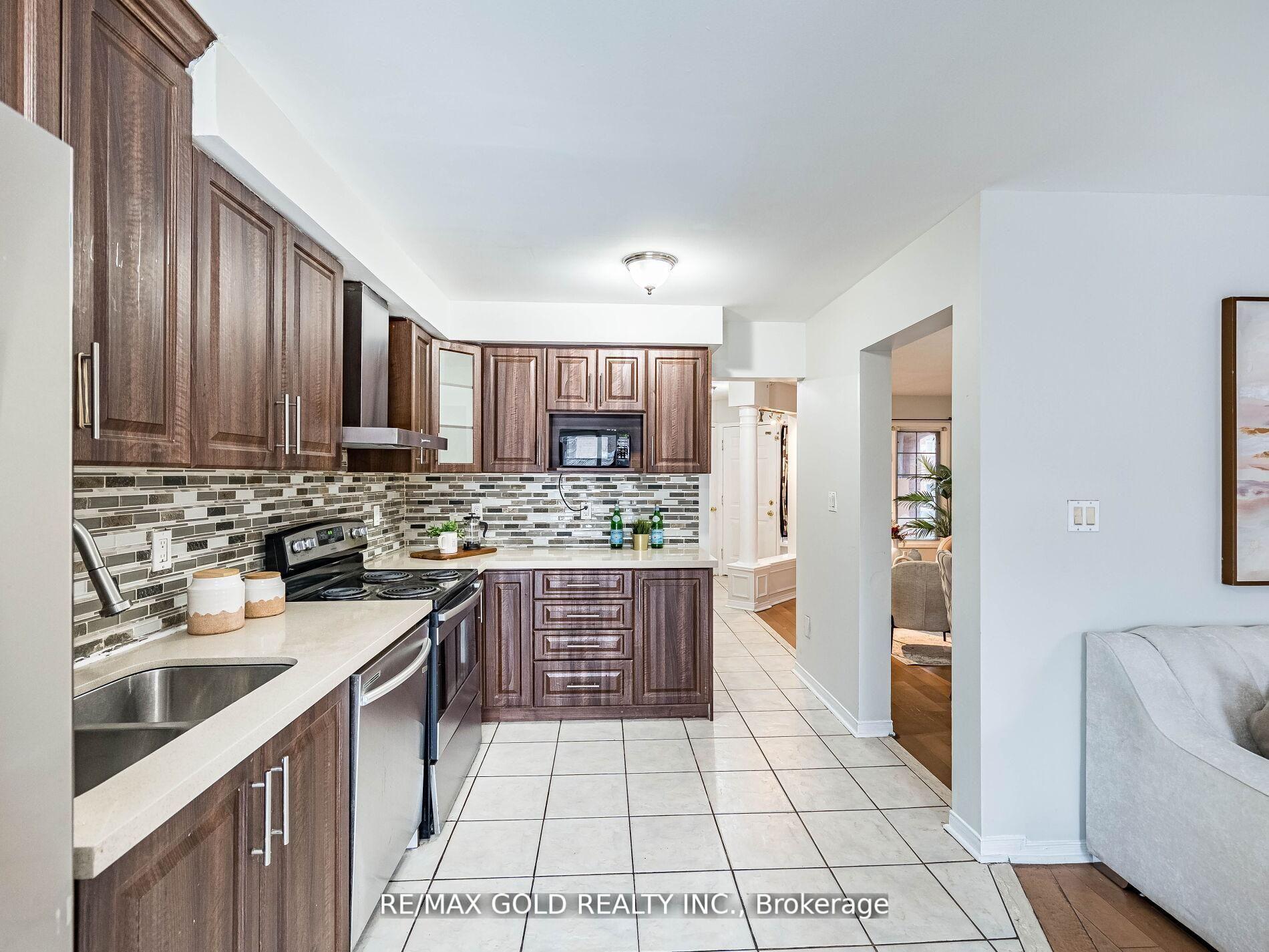 Photo 12 of 33 Fiddleneck Crescent, Brampton, Sandringham-Wellington — HOMEH