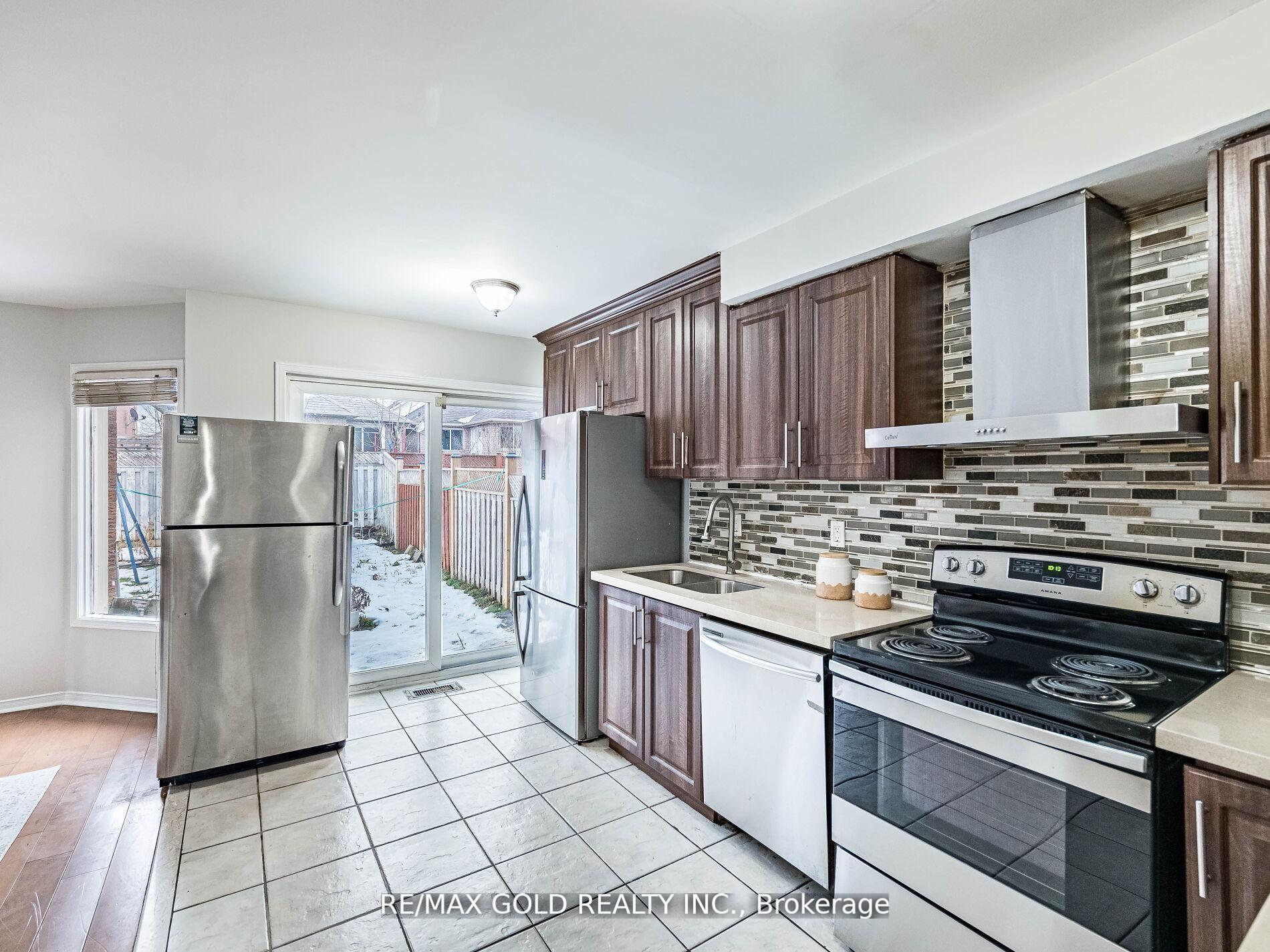 Photo 14 of 33 Fiddleneck Crescent, Brampton, Sandringham-Wellington — HOMEH