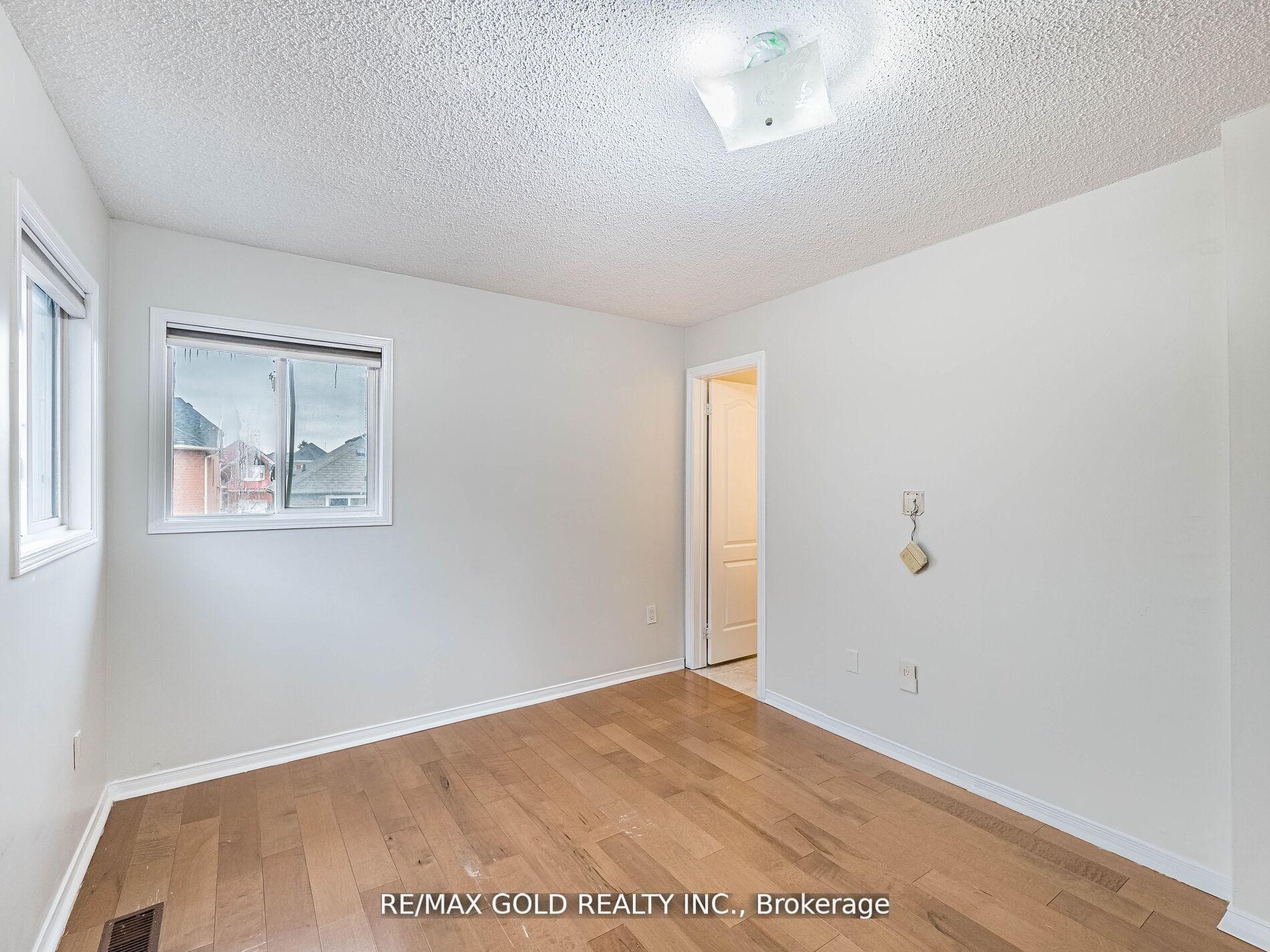 Photo 21 of 33 Fiddleneck Crescent, Brampton, Sandringham-Wellington — HOMEH