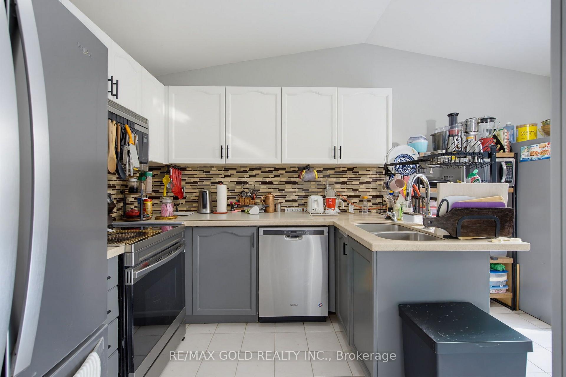 Photo 13 of 51 Alaskan Summit Court, Brampton, Sandringham-Wellington — HOMEH