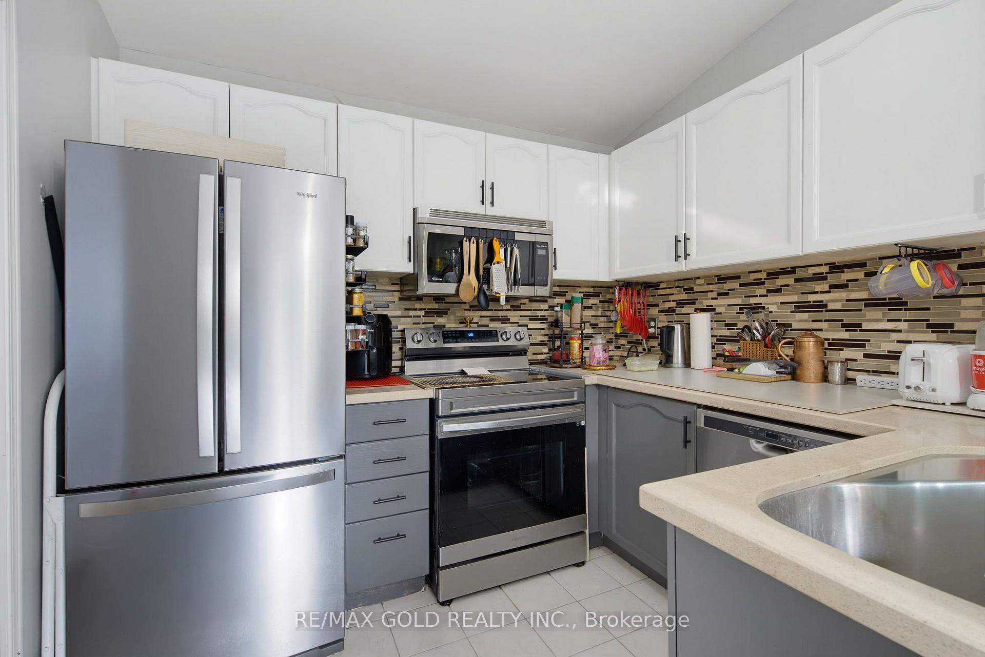 Photo 14 of 51 Alaskan Summit Court, Brampton, Sandringham-Wellington — HOMEH