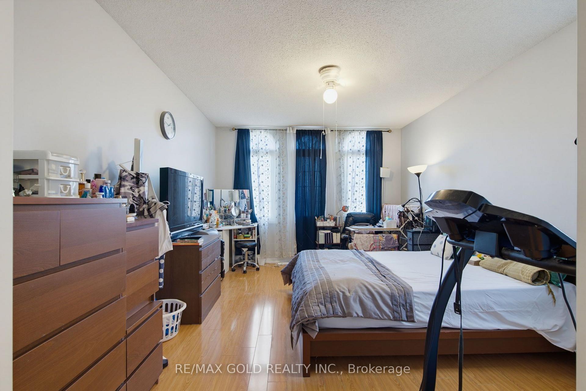 Photo 18 of 51 Alaskan Summit Court, Brampton, Sandringham-Wellington — HOMEH