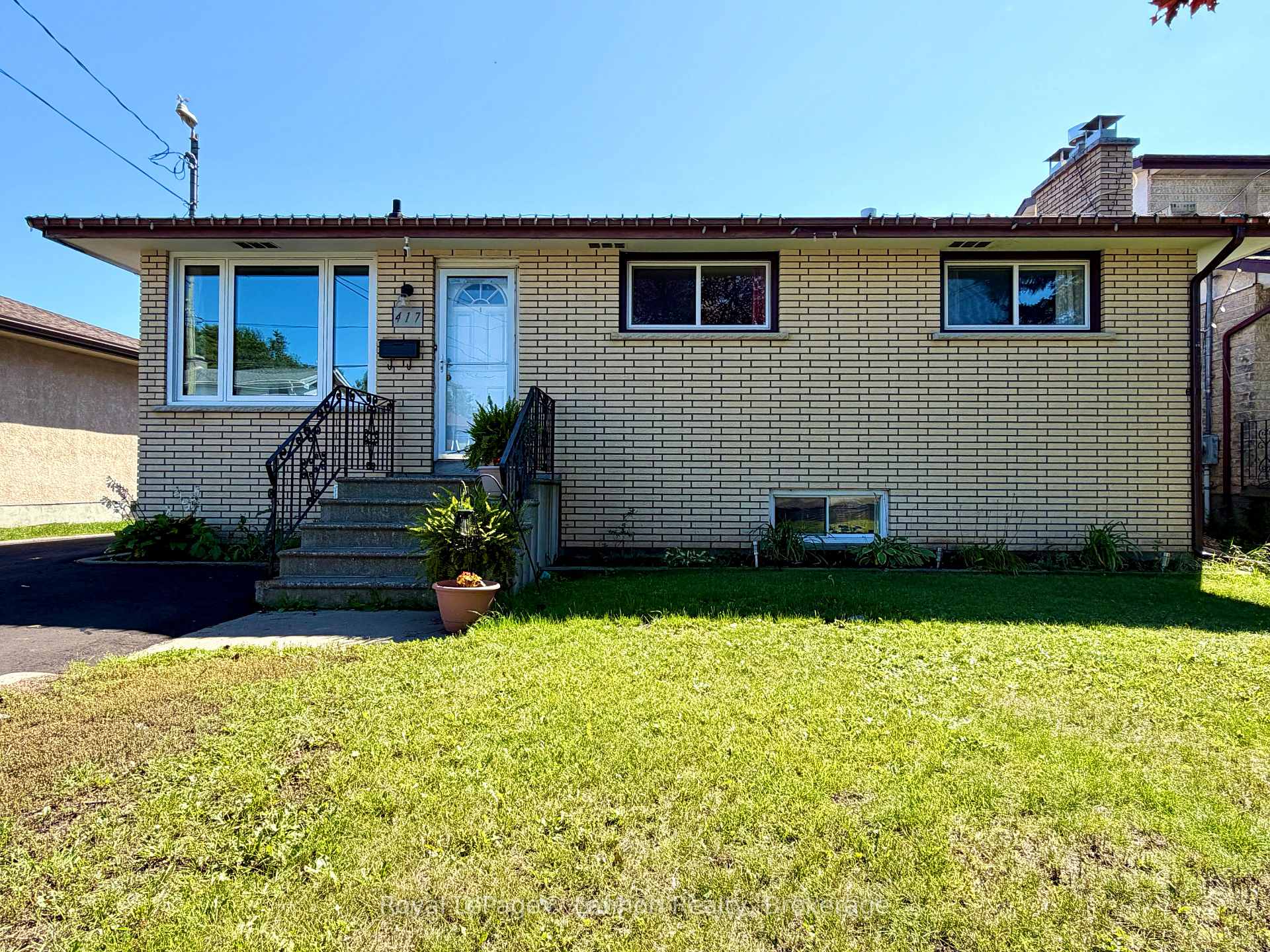 Photo 2 of 417 Strand Avenue, Thunder Bay, John Street North — HOMEH