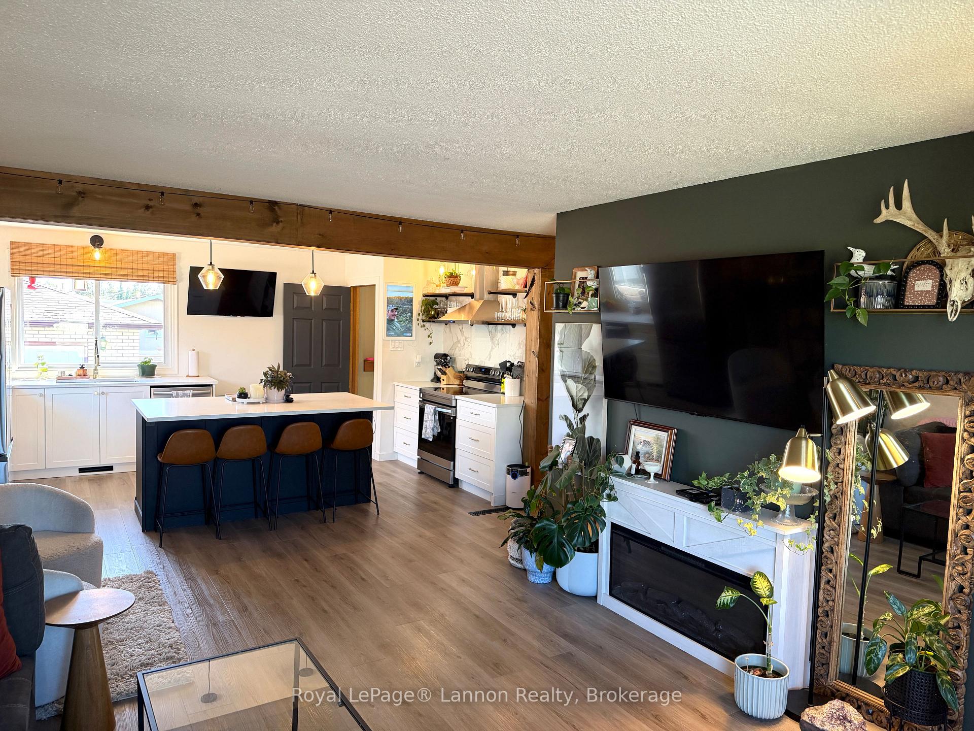 Photo 4 of 417 Strand Avenue, Thunder Bay, John Street North — HOMEH