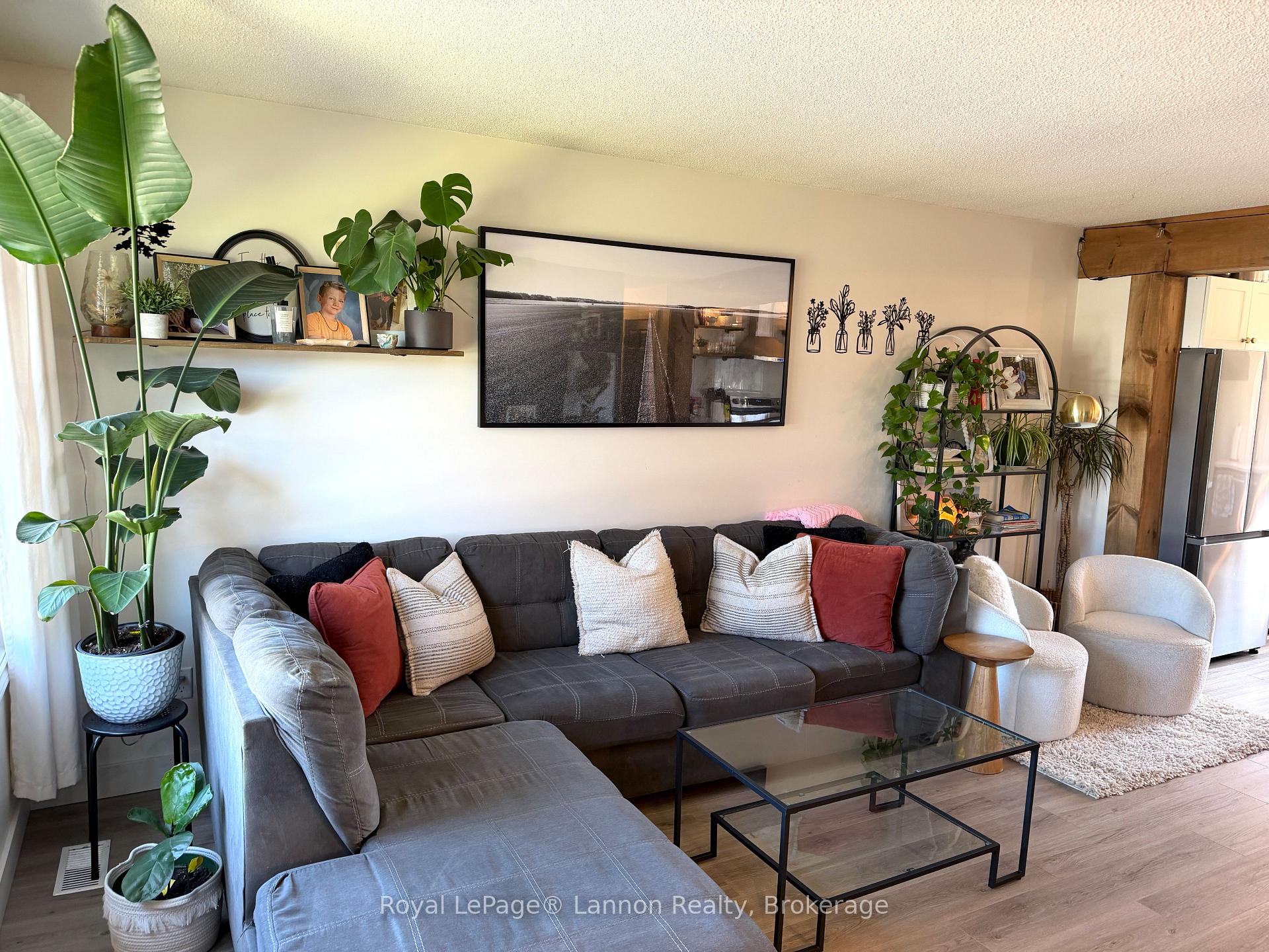 Photo 7 of 417 Strand Avenue, Thunder Bay, John Street North — HOMEH