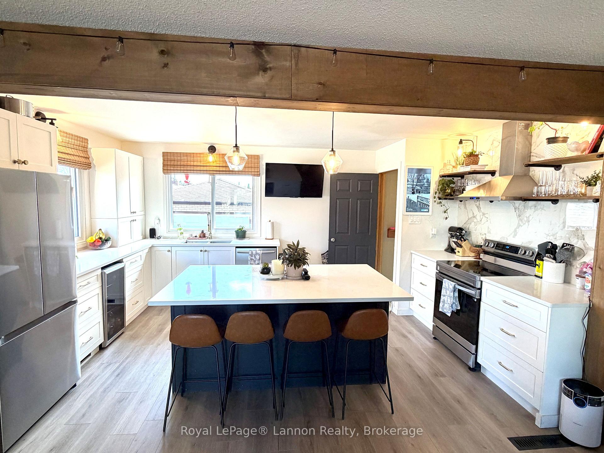 Photo 10 of 417 Strand Avenue, Thunder Bay, John Street North — HOMEH