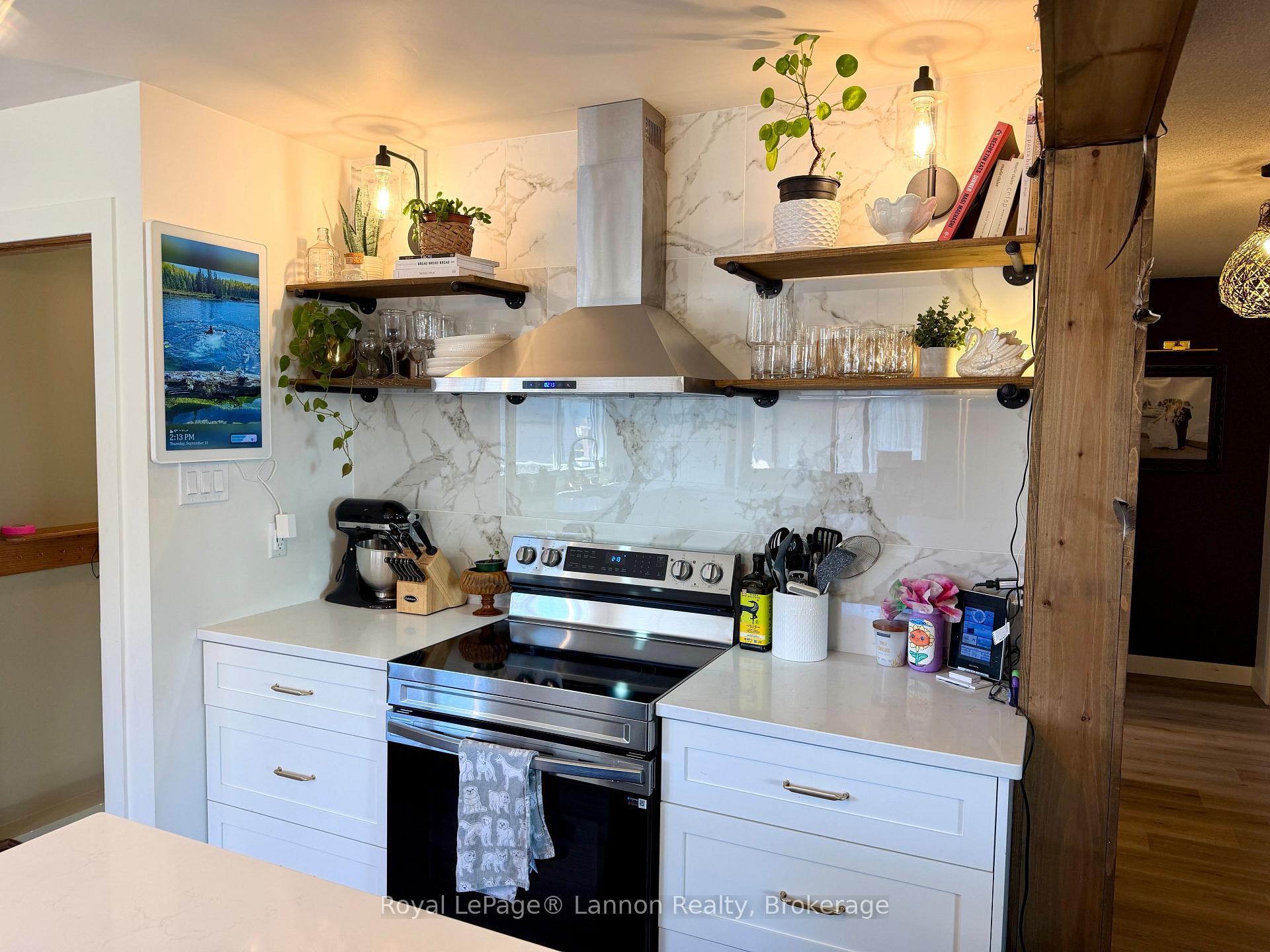 Photo 11 of 417 Strand Avenue, Thunder Bay, John Street North — HOMEH