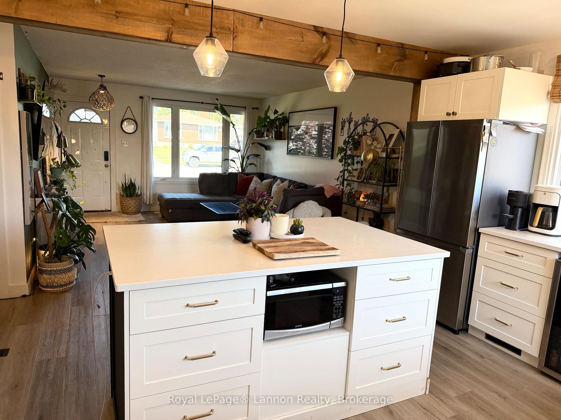 Photo 13 of 417 Strand Avenue, Thunder Bay, John Street North — HOMEH
