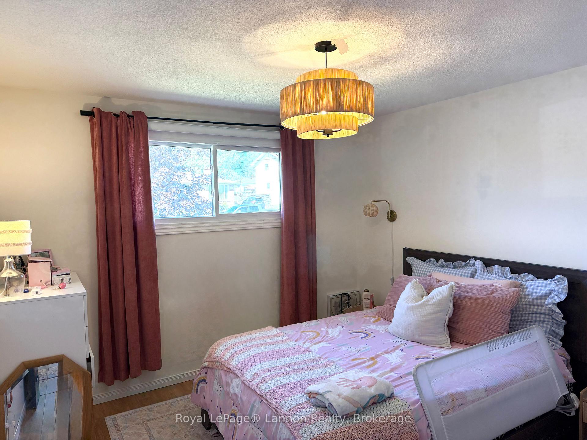 Photo 23 of 417 Strand Avenue, Thunder Bay, John Street North — HOMEH