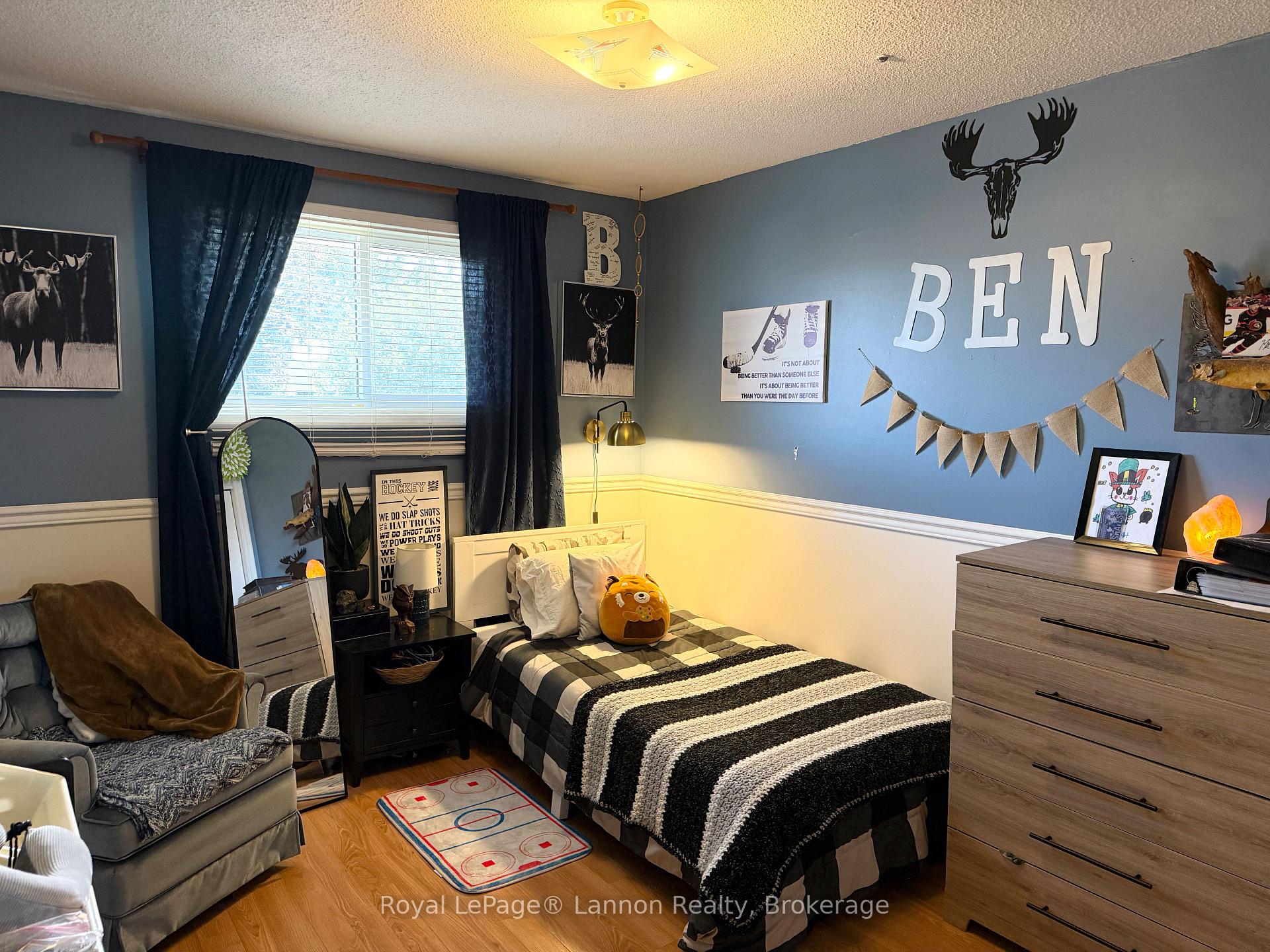 Photo 24 of 417 Strand Avenue, Thunder Bay, John Street North — HOMEH