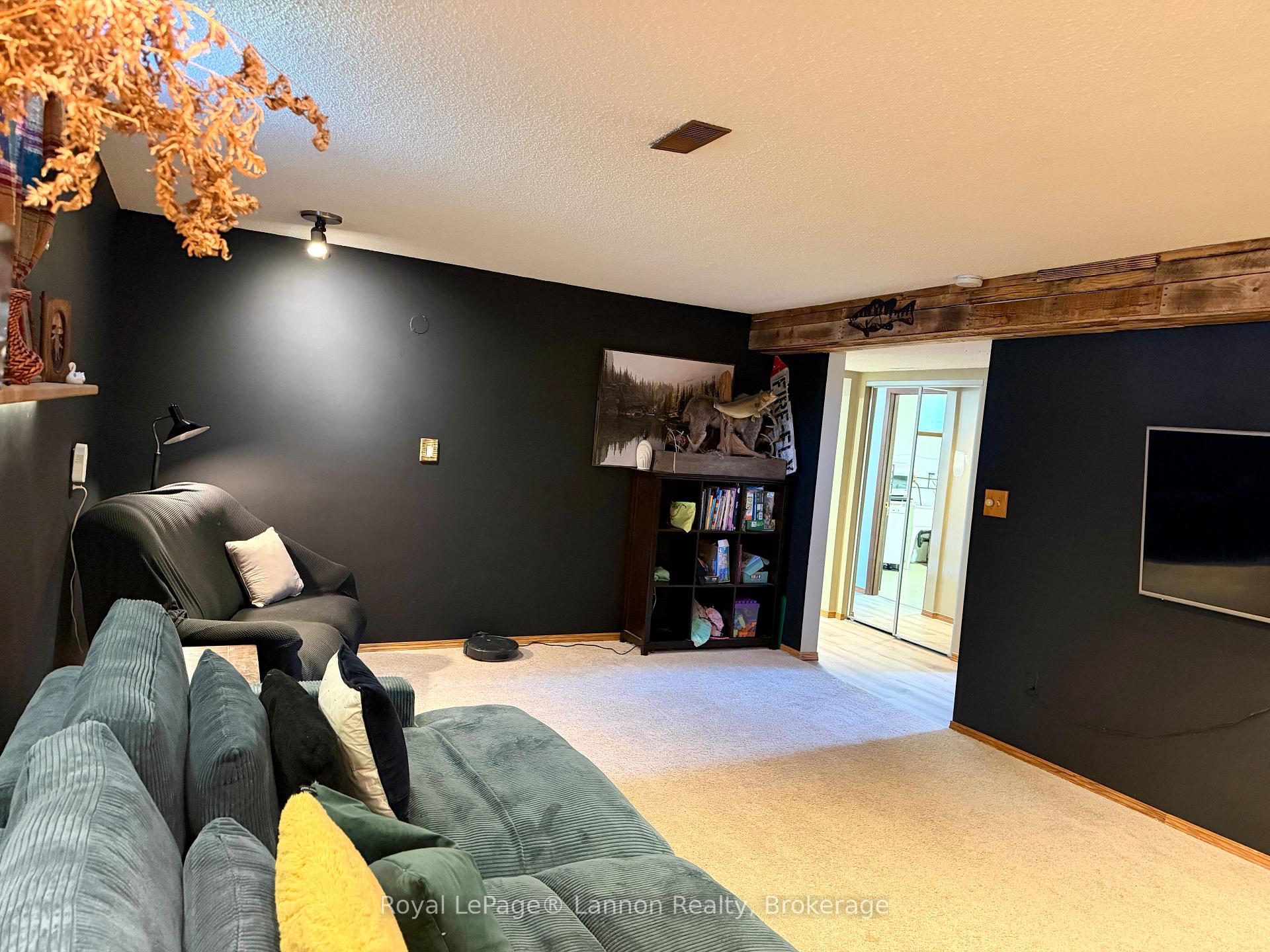 Photo 27 of 417 Strand Avenue, Thunder Bay, John Street North — HOMEH