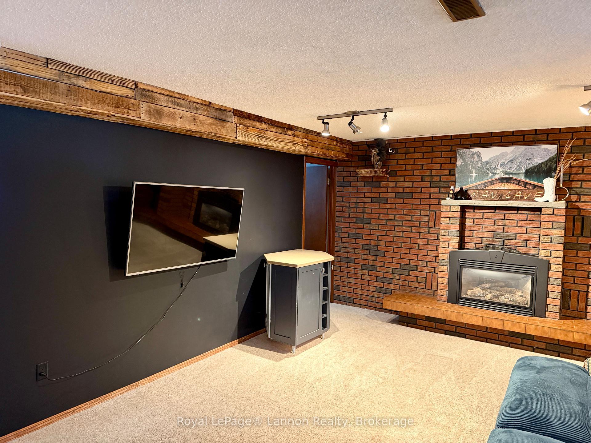 Photo 28 of 417 Strand Avenue, Thunder Bay, John Street North — HOMEH