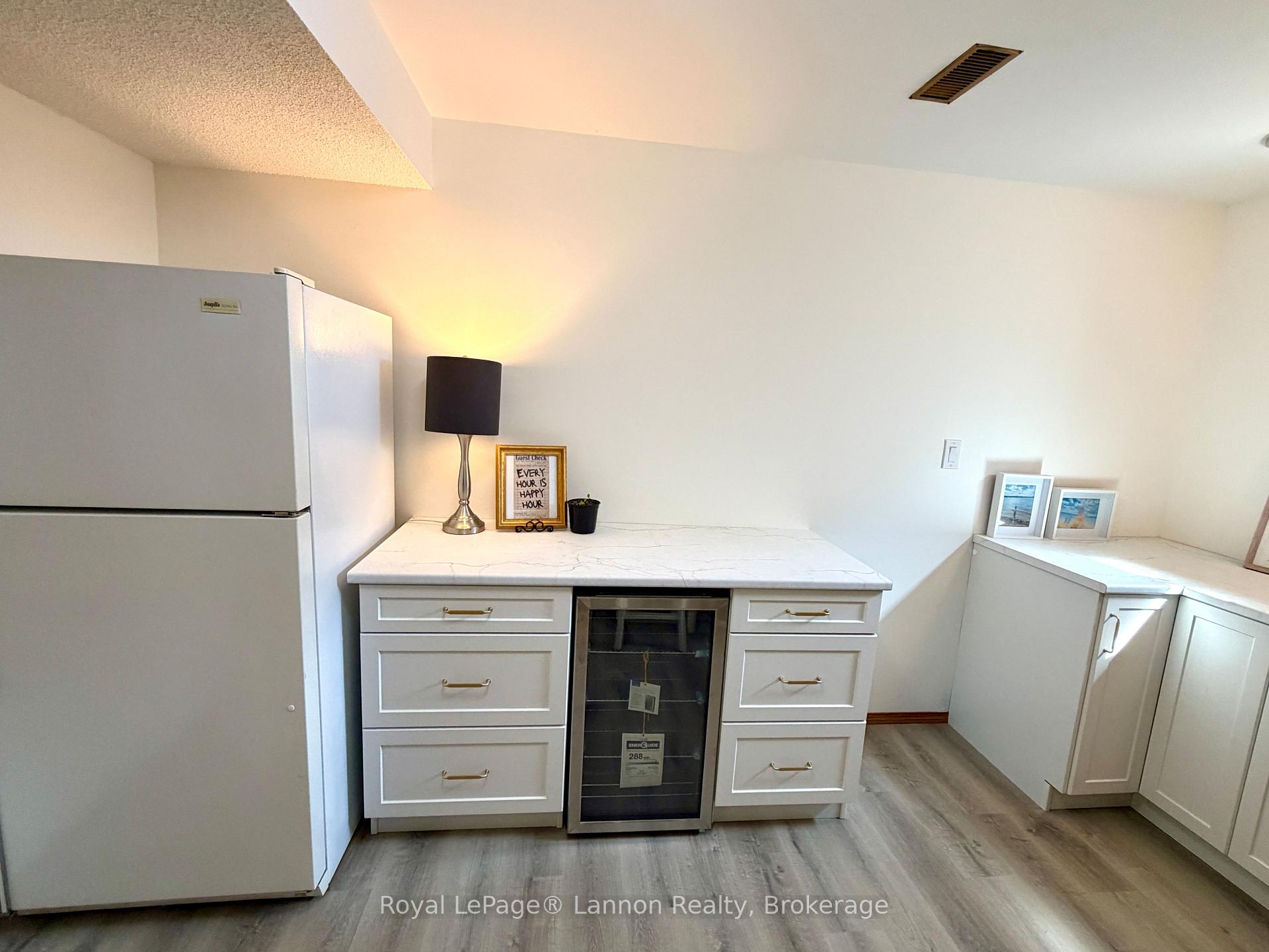 Photo 31 of 417 Strand Avenue, Thunder Bay, John Street North — HOMEH