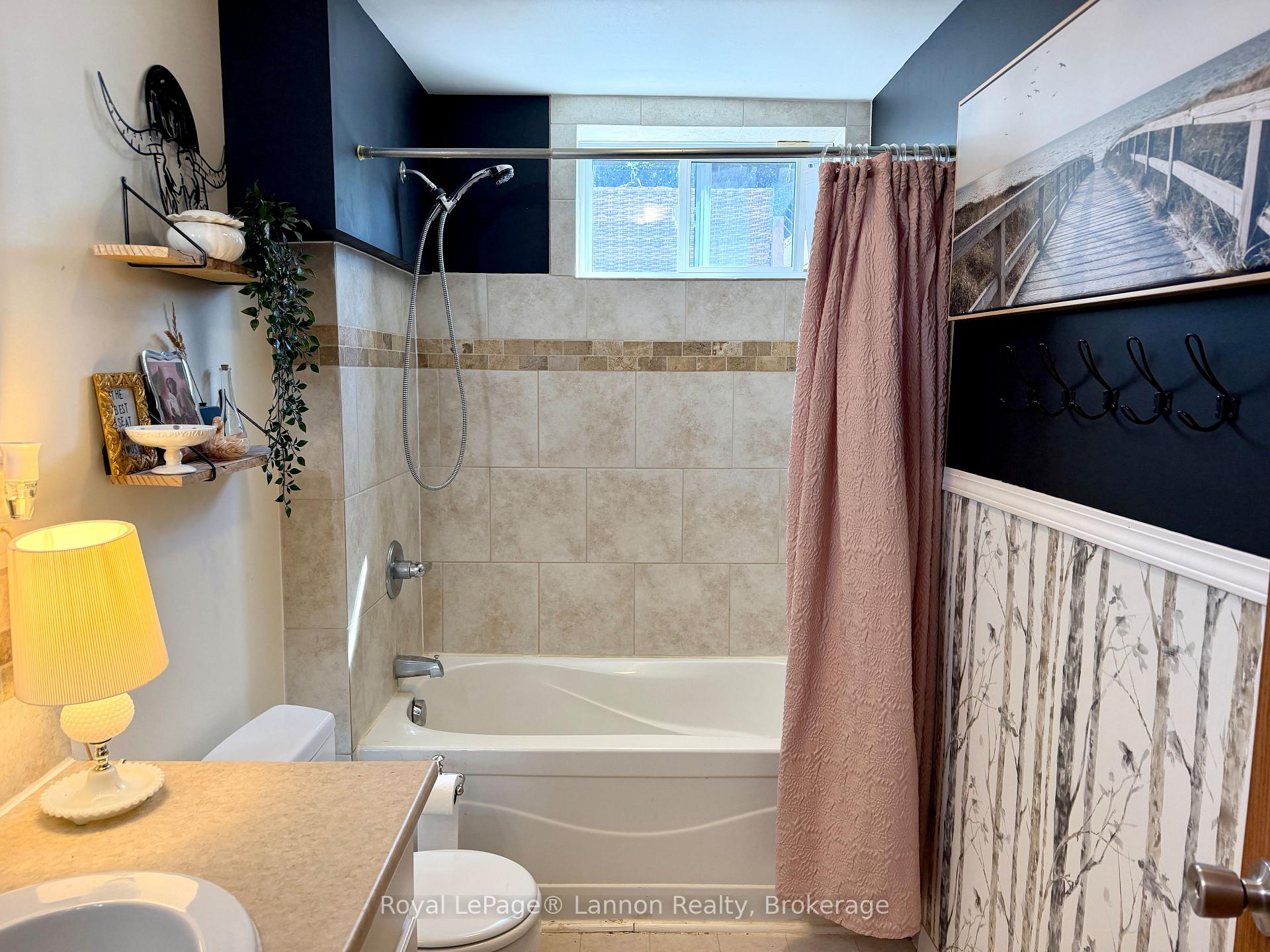 Photo 33 of 417 Strand Avenue, Thunder Bay, John Street North — HOMEH