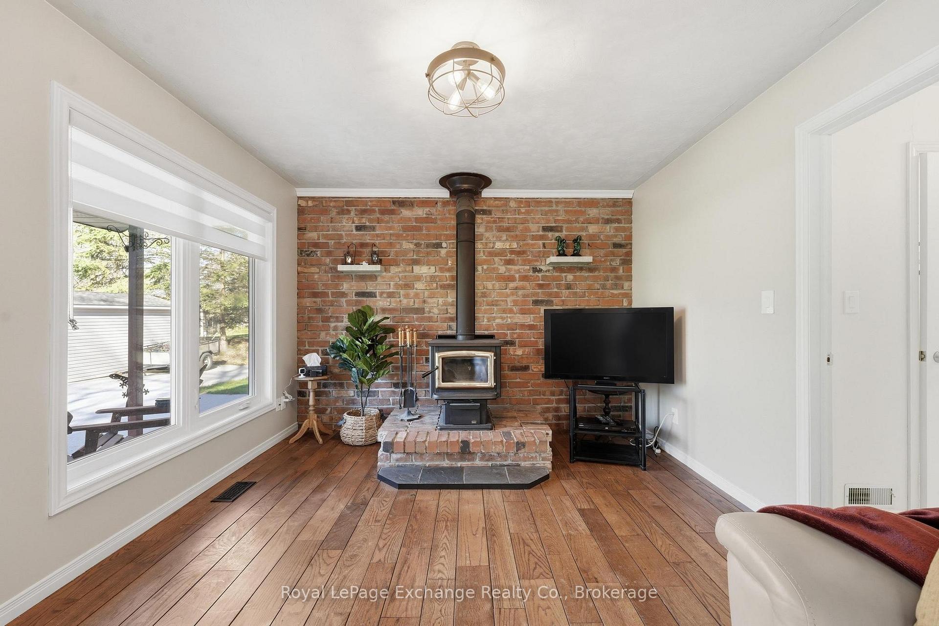 Photo 7 of 924 Tanglewood Drive, Huron-Kinloss — HOMEH