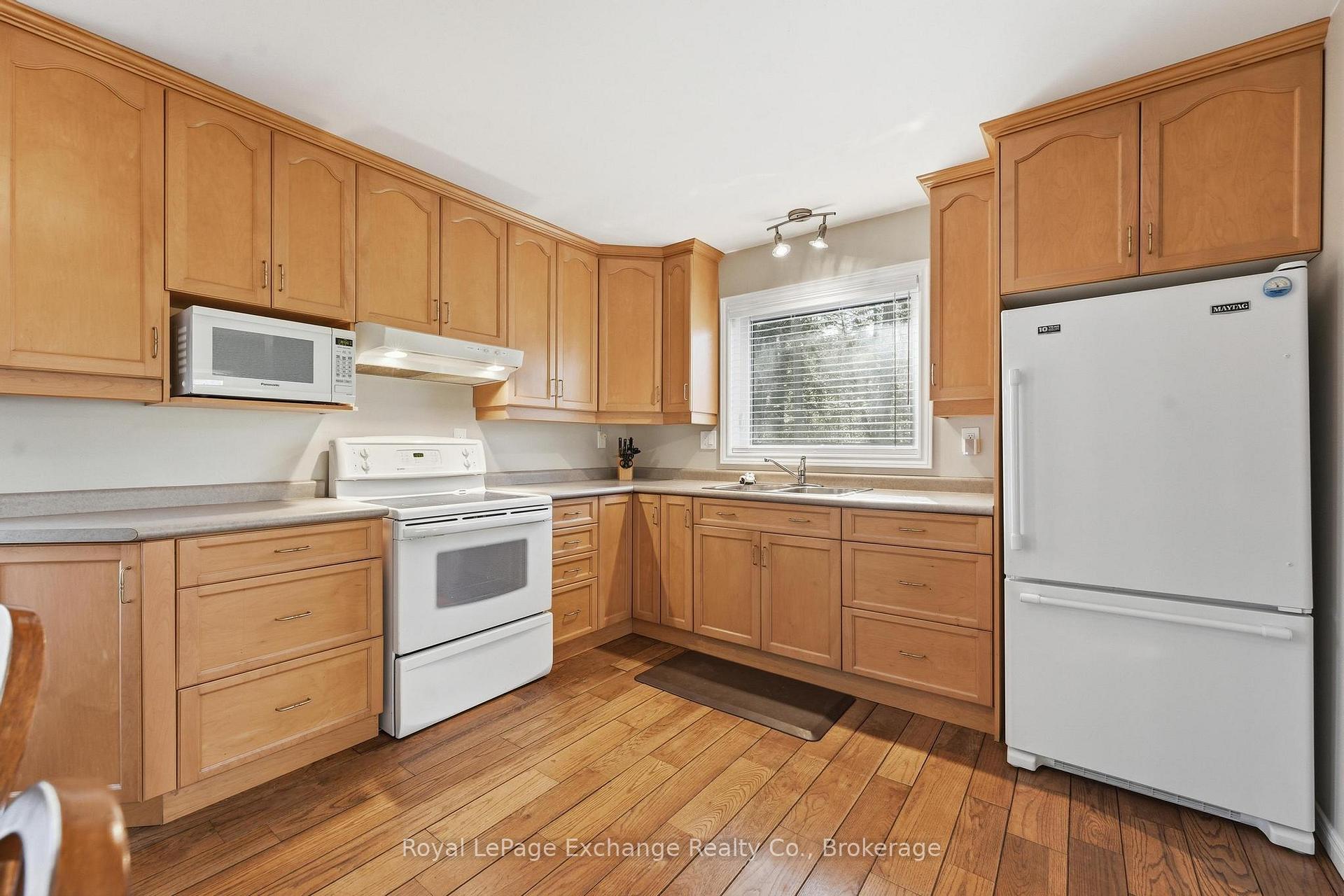 Photo 10 of 924 Tanglewood Drive, Huron-Kinloss — HOMEH