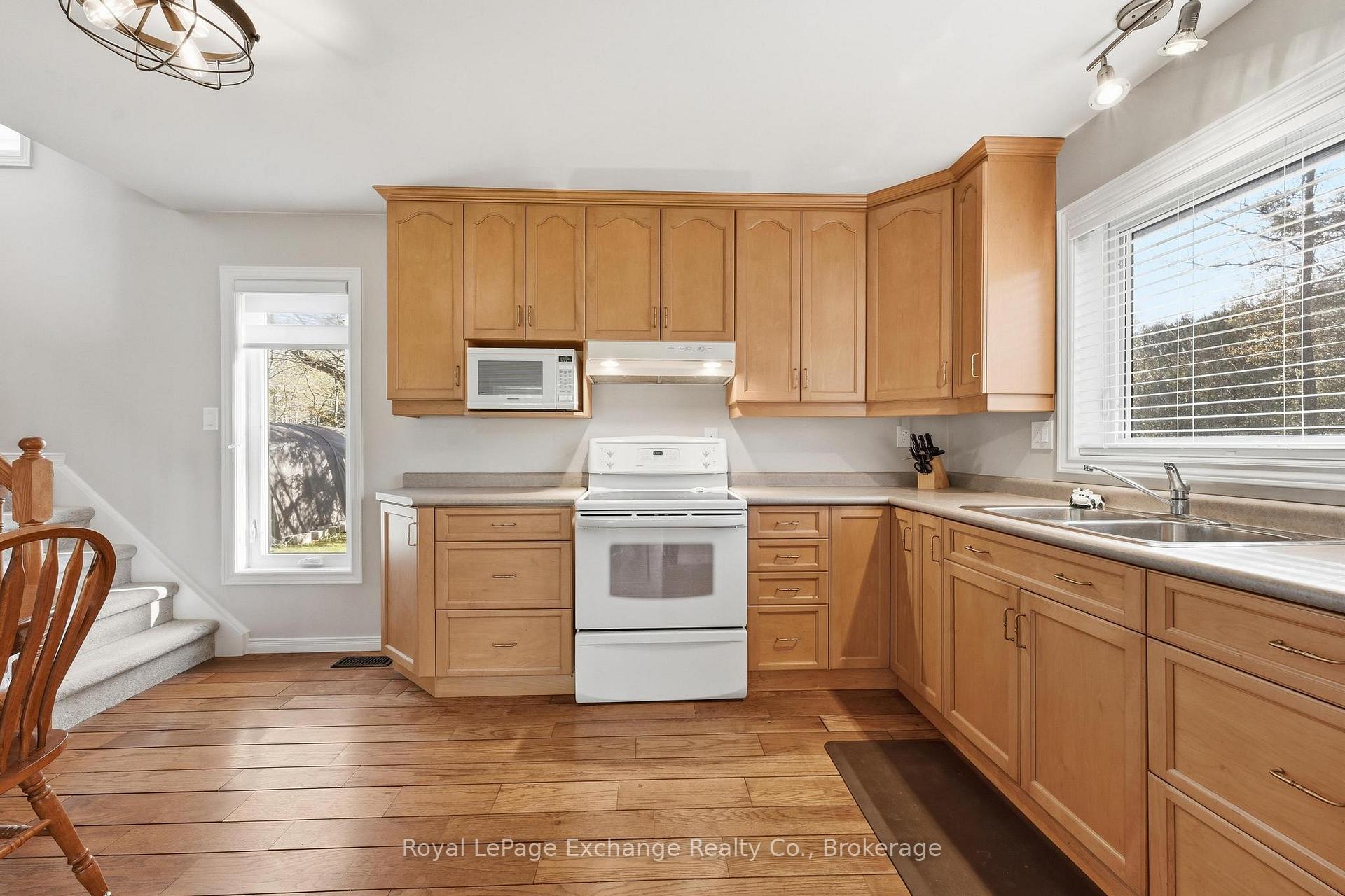 Photo 11 of 924 Tanglewood Drive, Huron-Kinloss — HOMEH