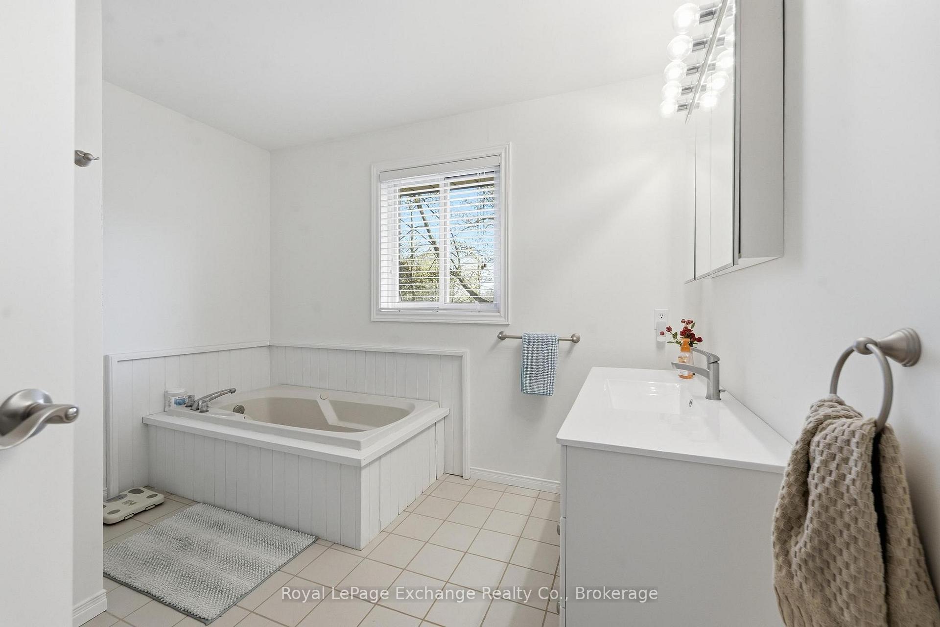 Photo 25 of 924 Tanglewood Drive, Huron-Kinloss — HOMEH