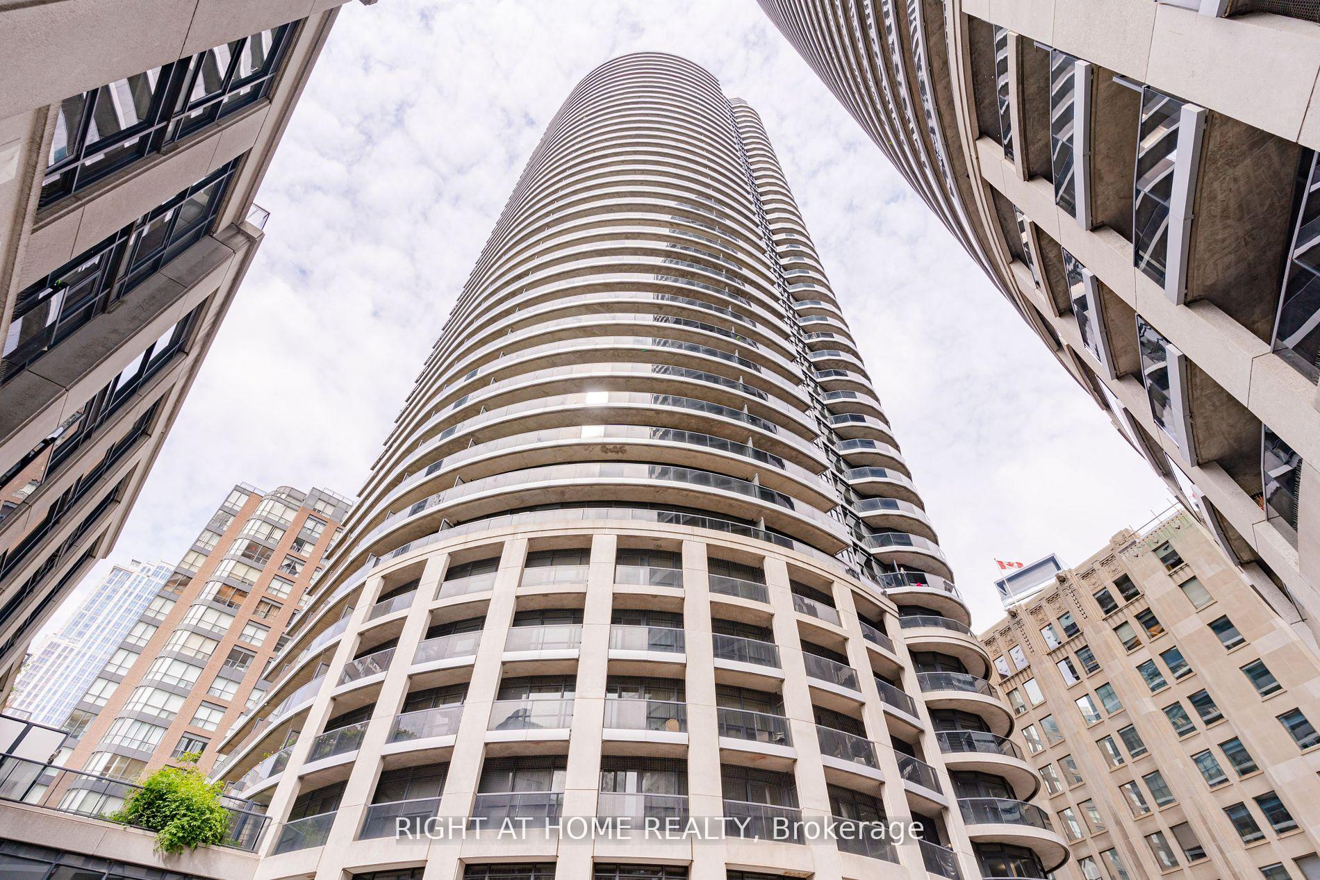 Front of Unit 2610, 21 Carlton Street