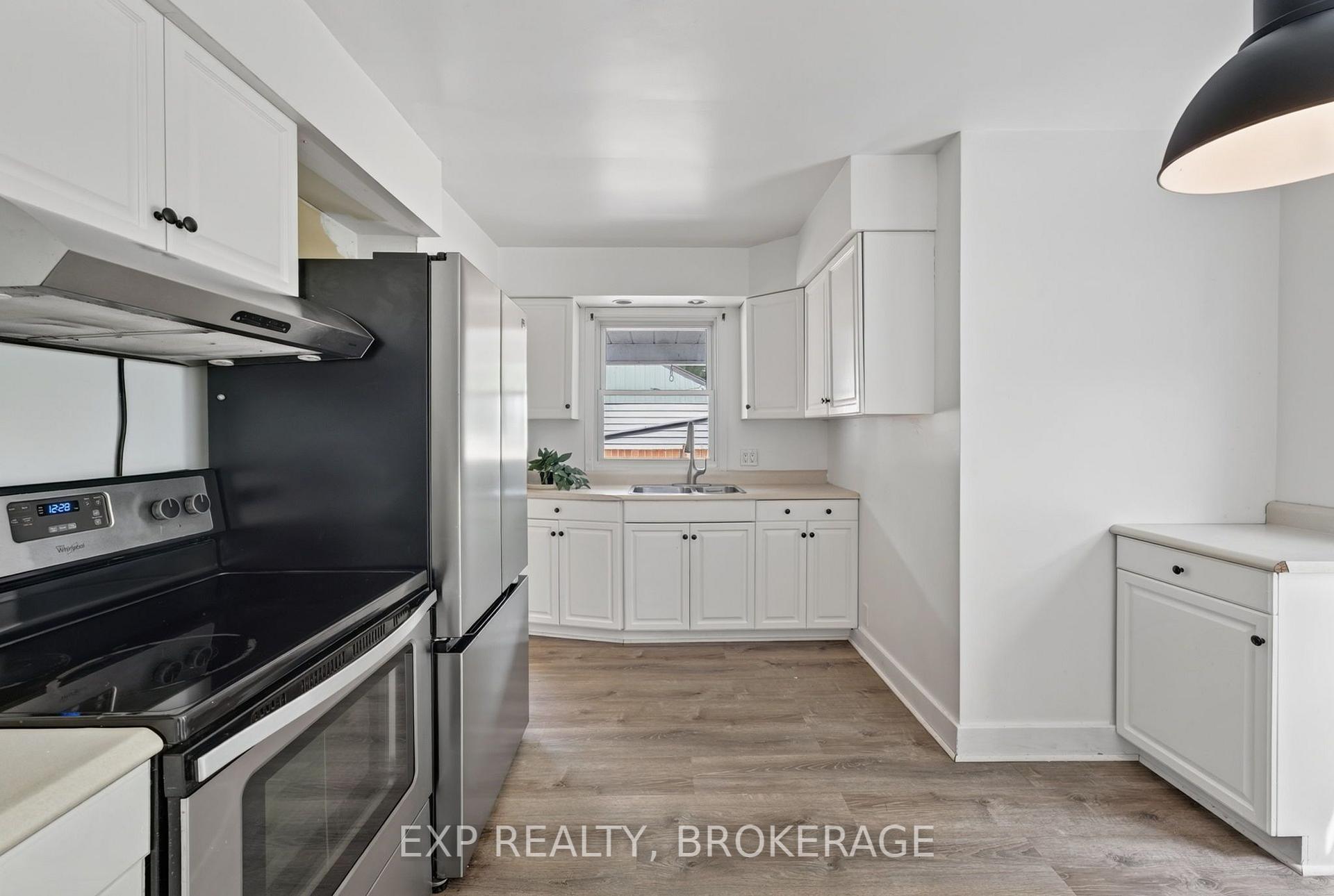 Photo 2 of 650 Hillside Drive, Gananoque, Gananoque — HOMEH