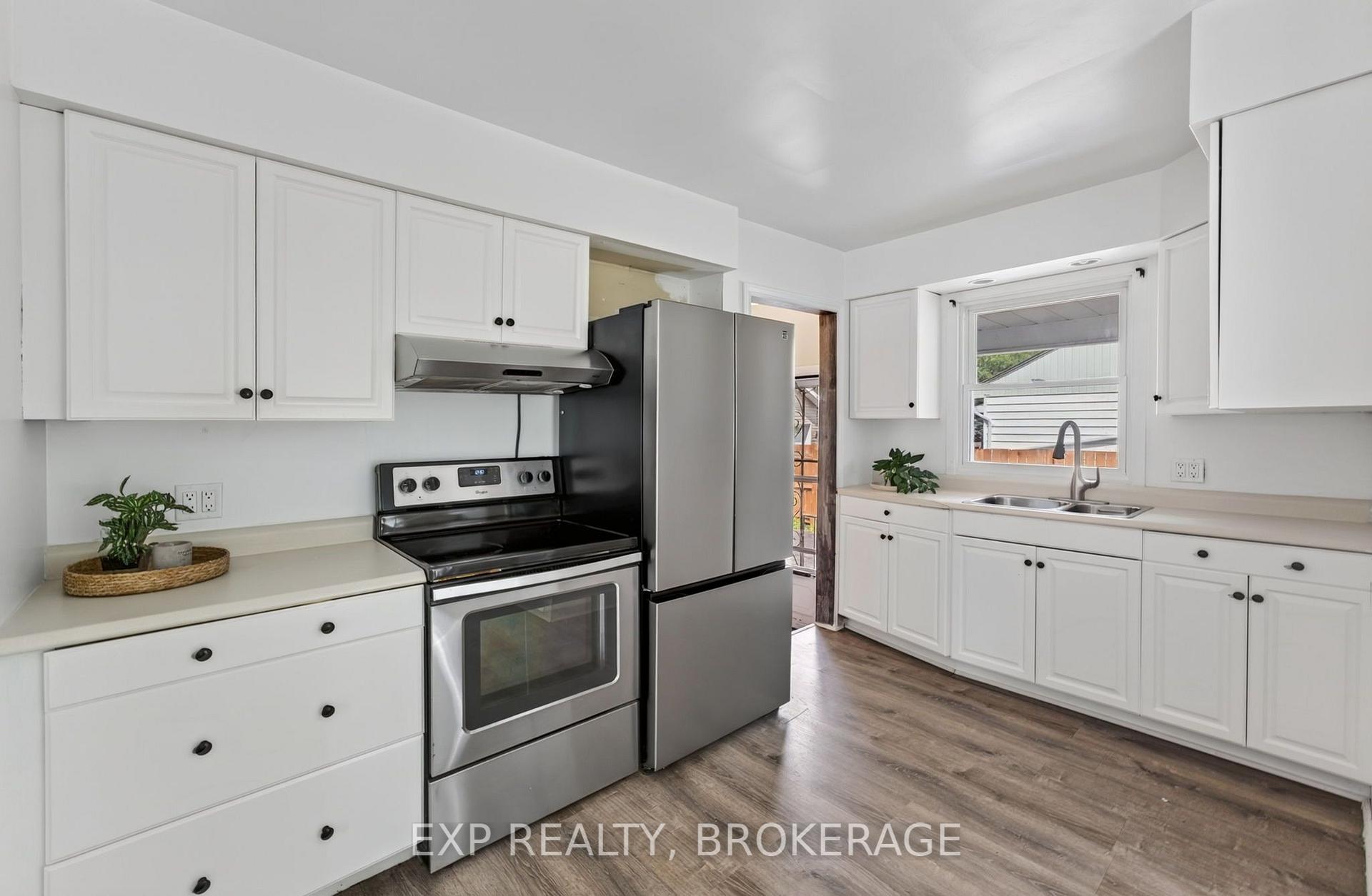 Photo 4 of 650 Hillside Drive, Gananoque, Gananoque — HOMEH