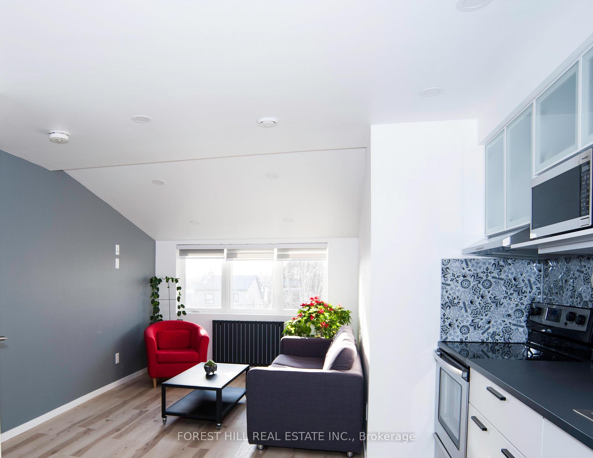 Photo 2 of Unit Second Floor, 214 Blackthorn Avenue, Toronto, Weston-Pellam Park — HOMEH