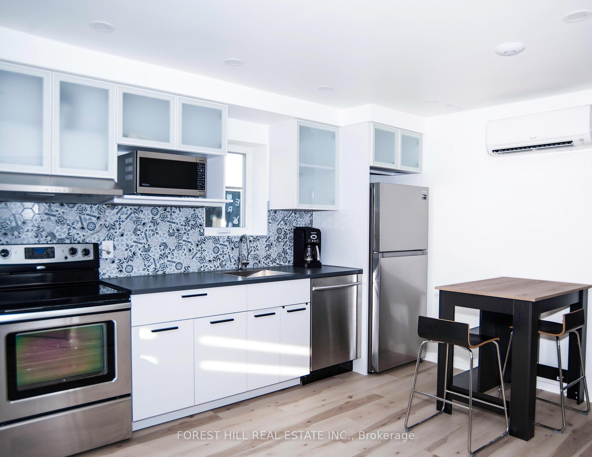 Photo 3 of Unit Second Floor, 214 Blackthorn Avenue, Toronto, Weston-Pellam Park — HOMEH